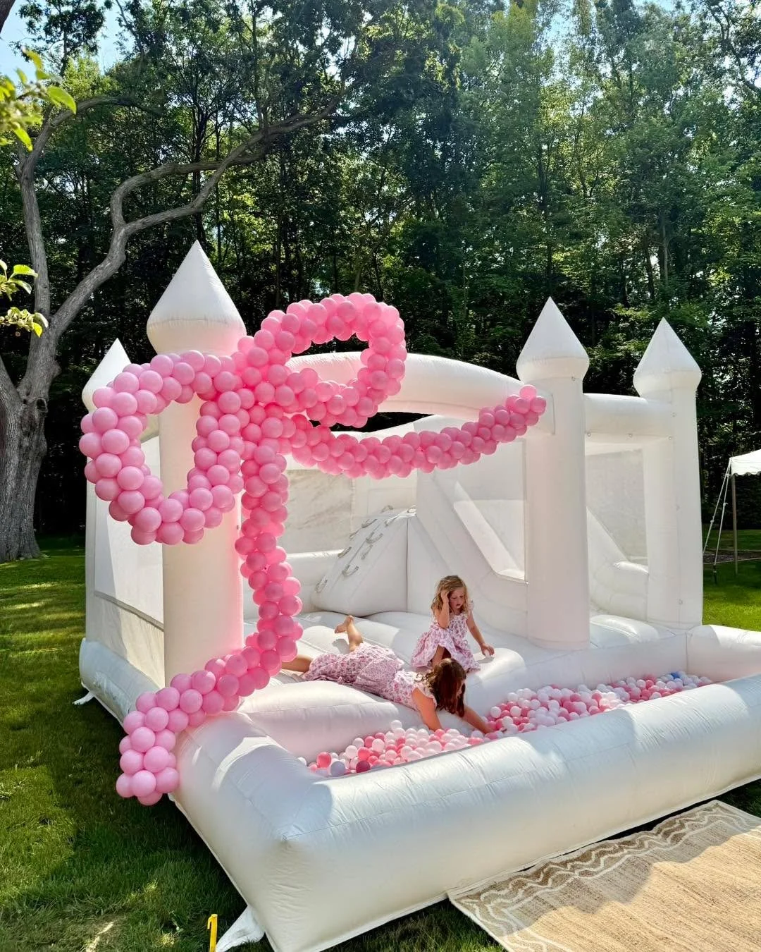 ✨💕🎀 MORE BOWS PLEASE 🎀💕✨

A giant pink balloon bow for Charlie&rsquo;s 8th birthday! 💗

💌 Need balloons? Send us a message or visit lunapopparty.com to fill out an inquiry form!
.
.
.
.
.

#happybirthday #birthday #birthdaygirl #balloon #bow #b