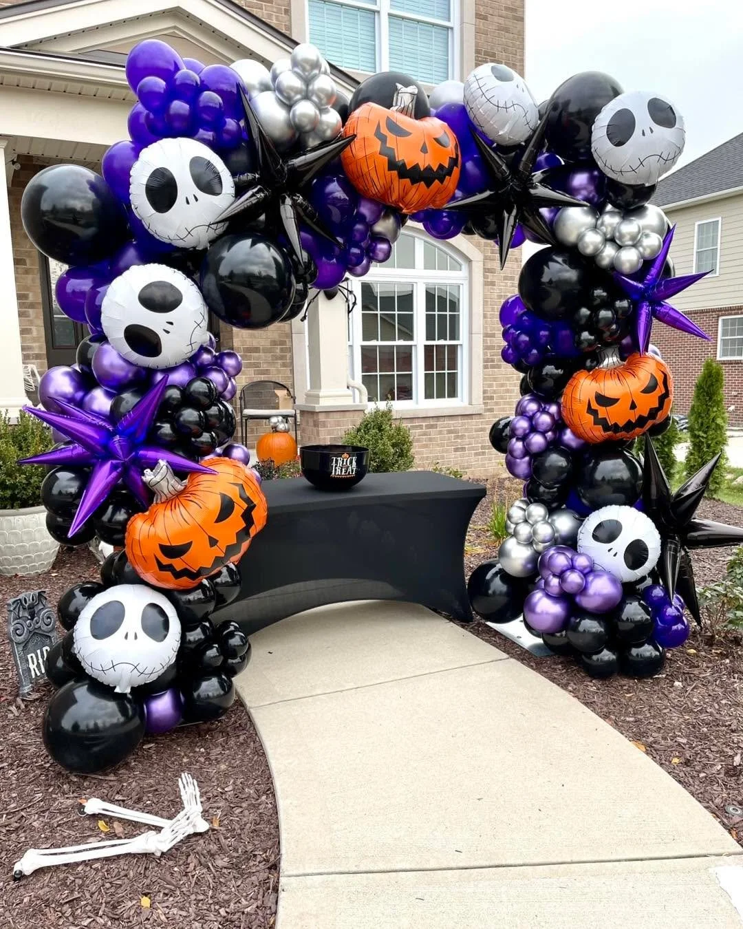 💀🎃🖤👻 SPOOKY SZN 👻🖤🎃💀

Halloween is creeping up&hellip;and we&rsquo;ve got balloon decor that will make your gatherings unforgettable!

💌October dates are filling quickly. Message us to snag your date before it disappears into the night. 🌙
.