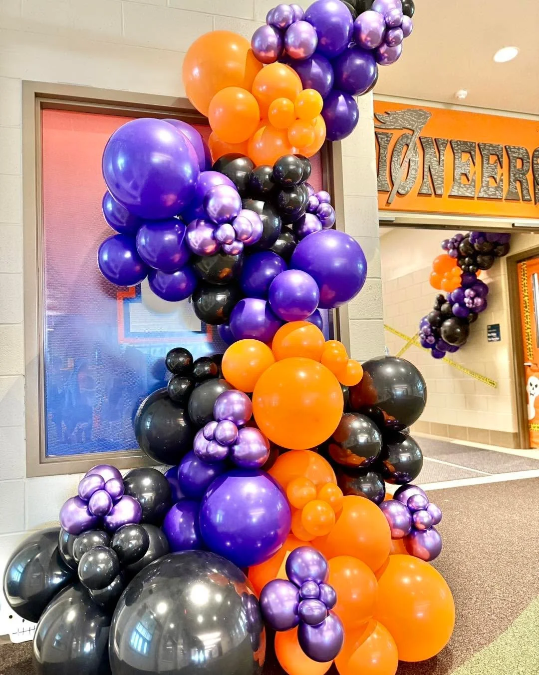 👻💜🎃 CREEPIN IT REAL 🎃💜👻

Spooky fun for the little ghouls and goblins at school!

🎈Need balloons for your event? Send us a DM or visit lunapopparty.com to fill out an inquiry form.🎃
.
.
.
.
.
#thisishalloween #happyhalloween #balloondecor #de