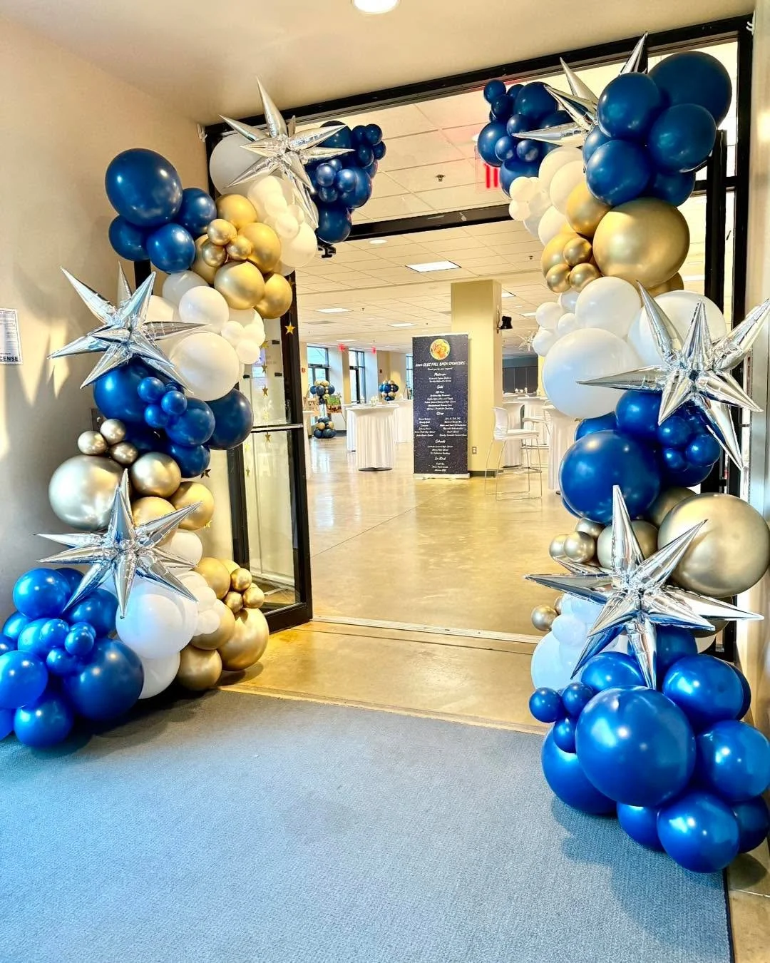 ✨💙⭐️ A Night Under The Stars ⭐️💙✨

Setting the tone from the very first step! This install was the perfect way to wow and welcome guests and set the vibe for a magical night. 💫

🎈20ft balloon garland

💌 Want to make a statement at your event? Se
