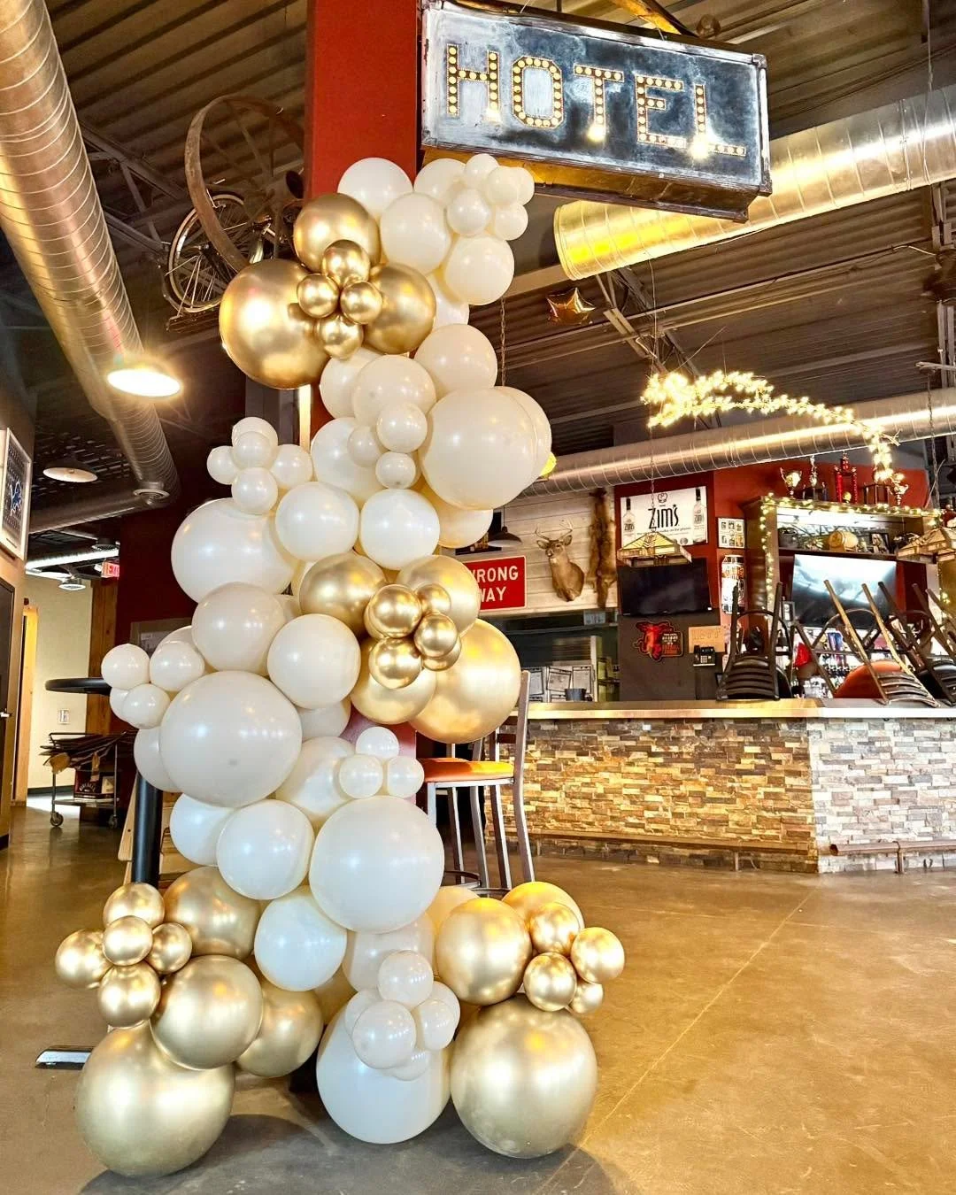 ✨🫶💛 LET&rsquo;S GO 💛🫶✨

New year, new celebrations.🎈
So excited for what this year will bring!

#newyear #newbeginnings #newyear2026 #balloongarland #balloons #balloonarch #balloondecoration #balloondecor #tuftexballoons #detroitballoonartist #m