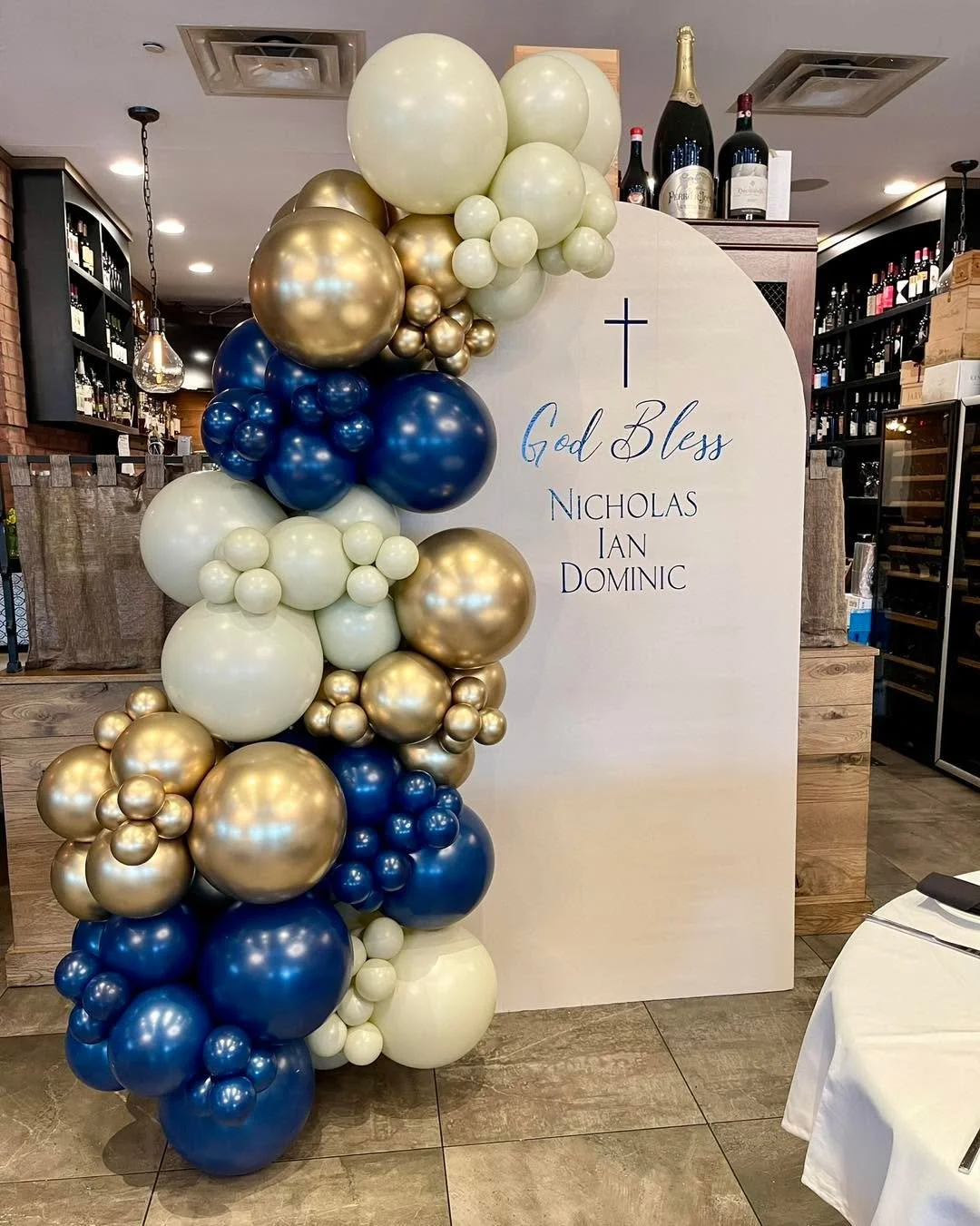✨💙 MILESTONE MOMENTS 💙✨

Communion season is approaching! Let us help you celebrate with elegant balloon decor that honors the moment.

🎈Spring dates are filling quickly. Send us a message or visit lunapopparty.com to fill out an inquiry form.

#f