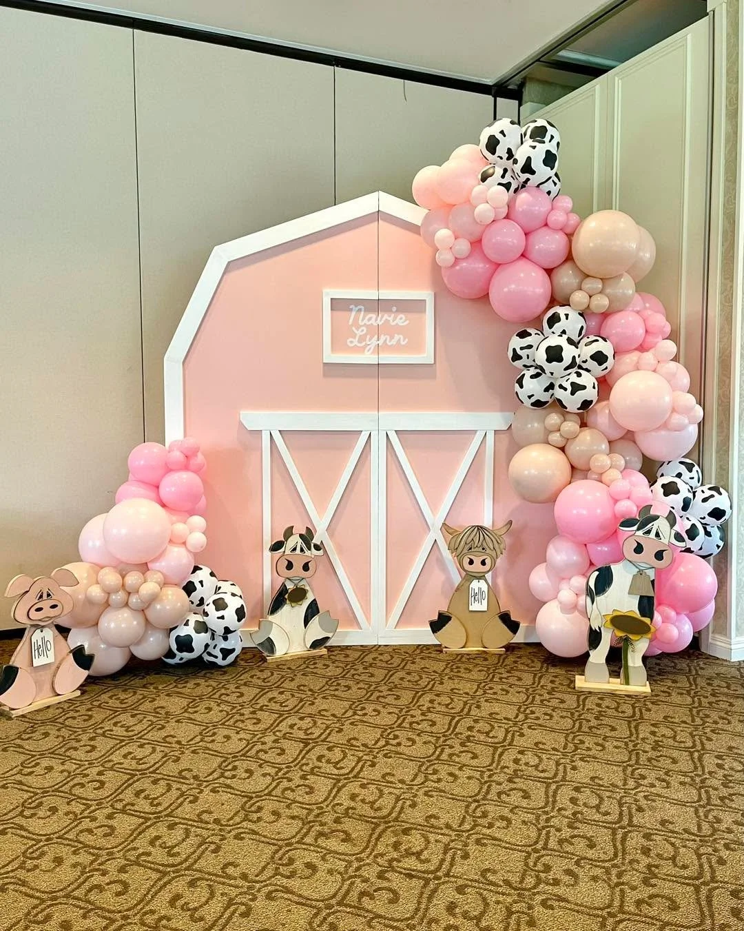 ✨🩷🐮 YEEHAW! 🐮🩷✨

Pasture-perfect for this sweet baby shower! Our barn is available to rent and can be painted to match your event color scheme.

🎈Book your spring or summer event before it&rsquo;s too late! Message us or visit lunapopparty.com t