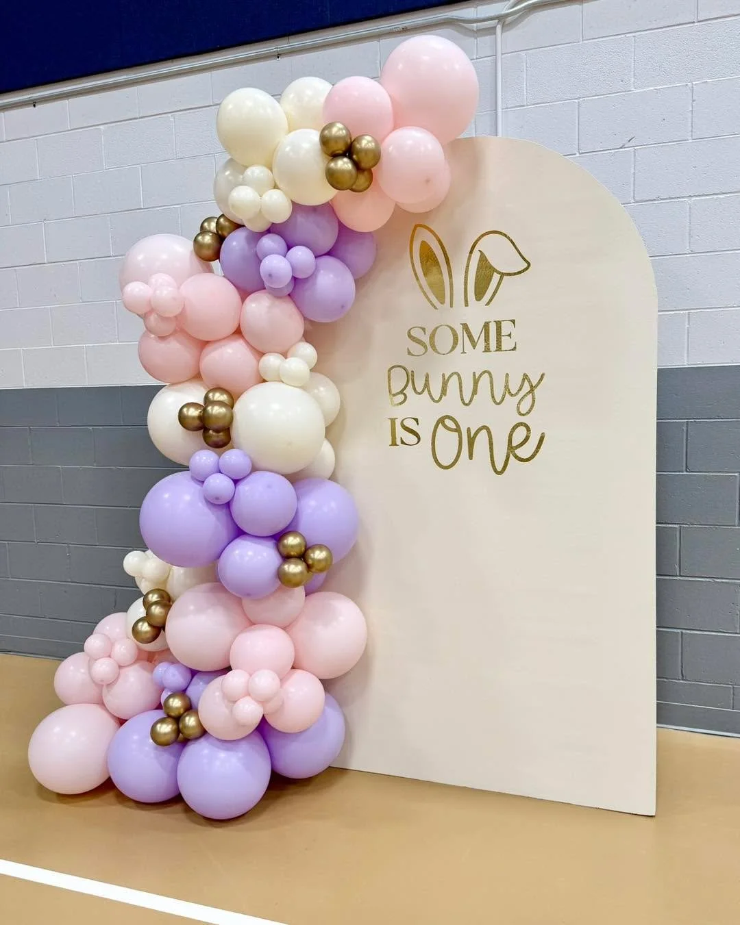 ✨🐰💕 HOP HOP HOORAY 💕🐰✨

Some bunny is ready to party!

#birthdaygirl #birthday #balloons #birthdayballoons #balloongarland #balloondecoration #michiganballoons #balloonbackdrop #balloonartist #balloondecor