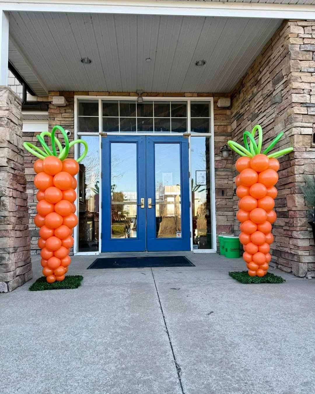 ✨🥕 Stay calm and carrot on 🥕✨

#easterballoons #balloons #balloonartist #balloongarland #balloondecor #balloondecoration #balloonbackdrop #detroitballoonartist #sempertex #tuftex #detroitballoons #ballooncolumns