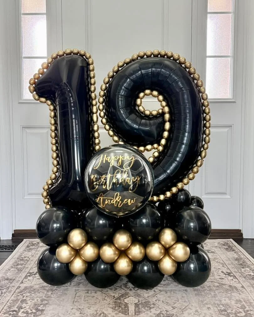 ✨🖤💫 CHAPTER 19 💫🖤✨

#happybirthday #balloonbouquet #balloons #balloondecor #michiganballoons #balloonartist #balloondecoration #tuftex #detroitballoonartist #sempertex #numberstacks #balloonbouquets #grabandgoballoons