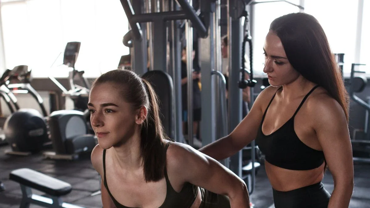 Personal Trainer provided instructions to client