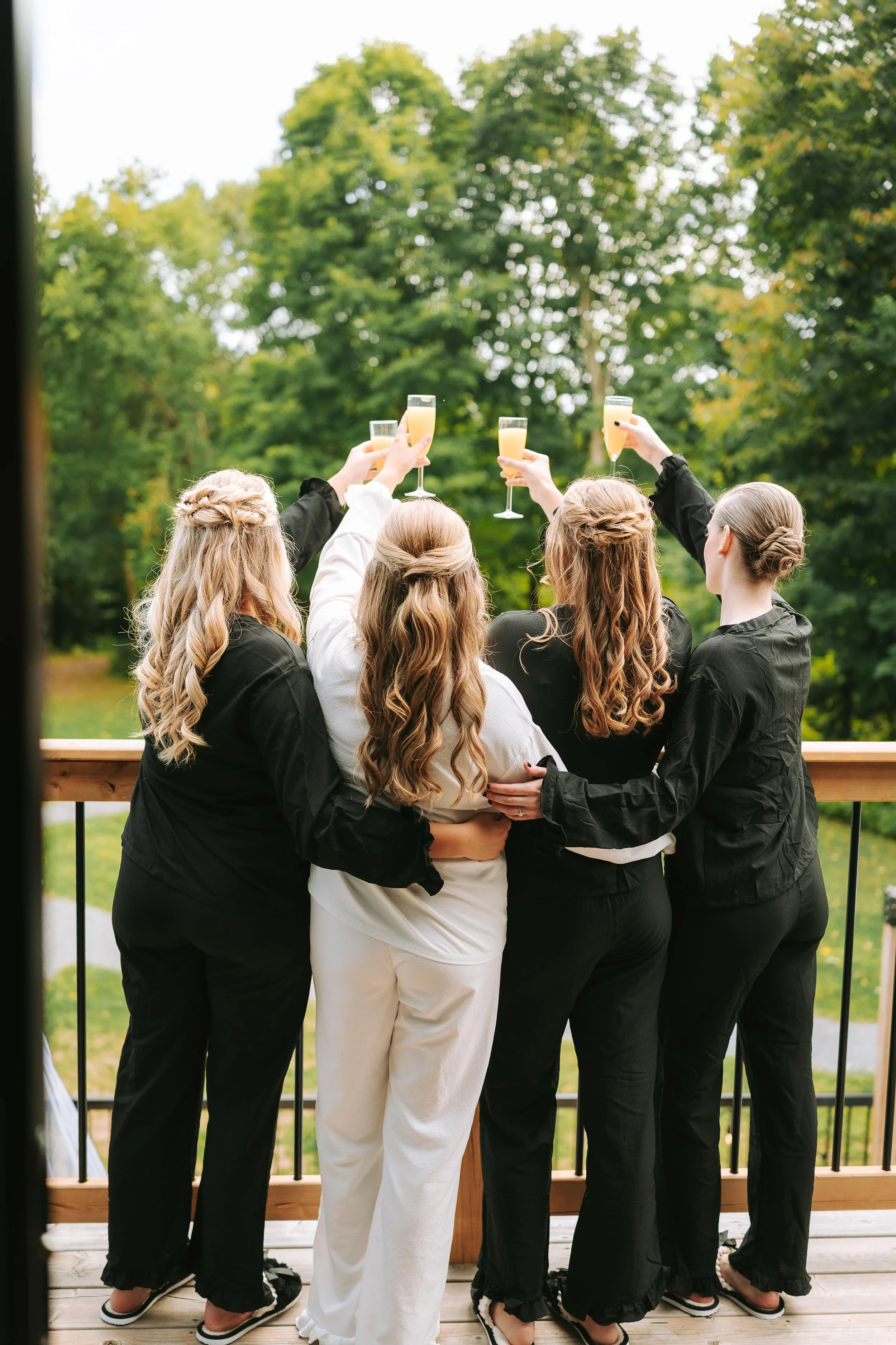 What is a Mimosa Bar? / Qu’est-ce qu’un bar à mimosas ?