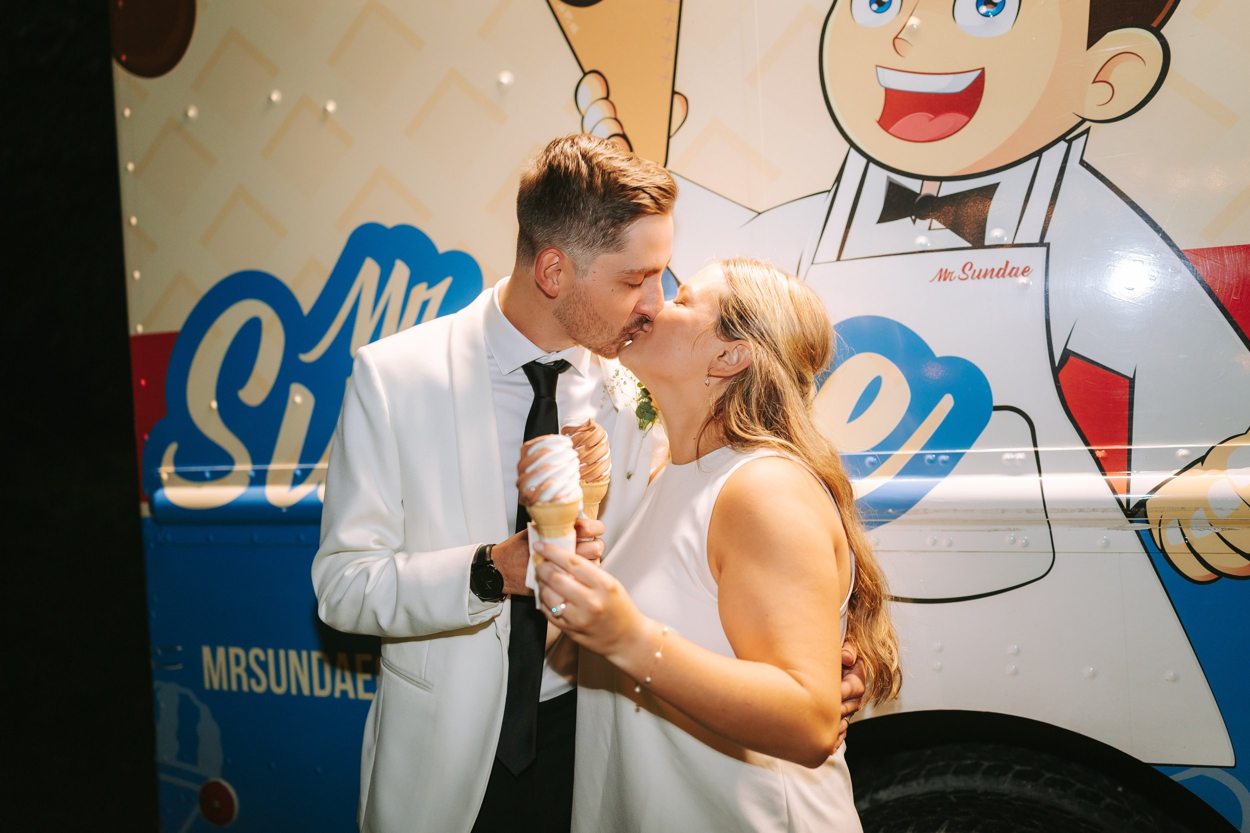 Late Night Snack: Why &amp; When to Have One / Collation de fin de soirée : pourquoi et quand en offrir une