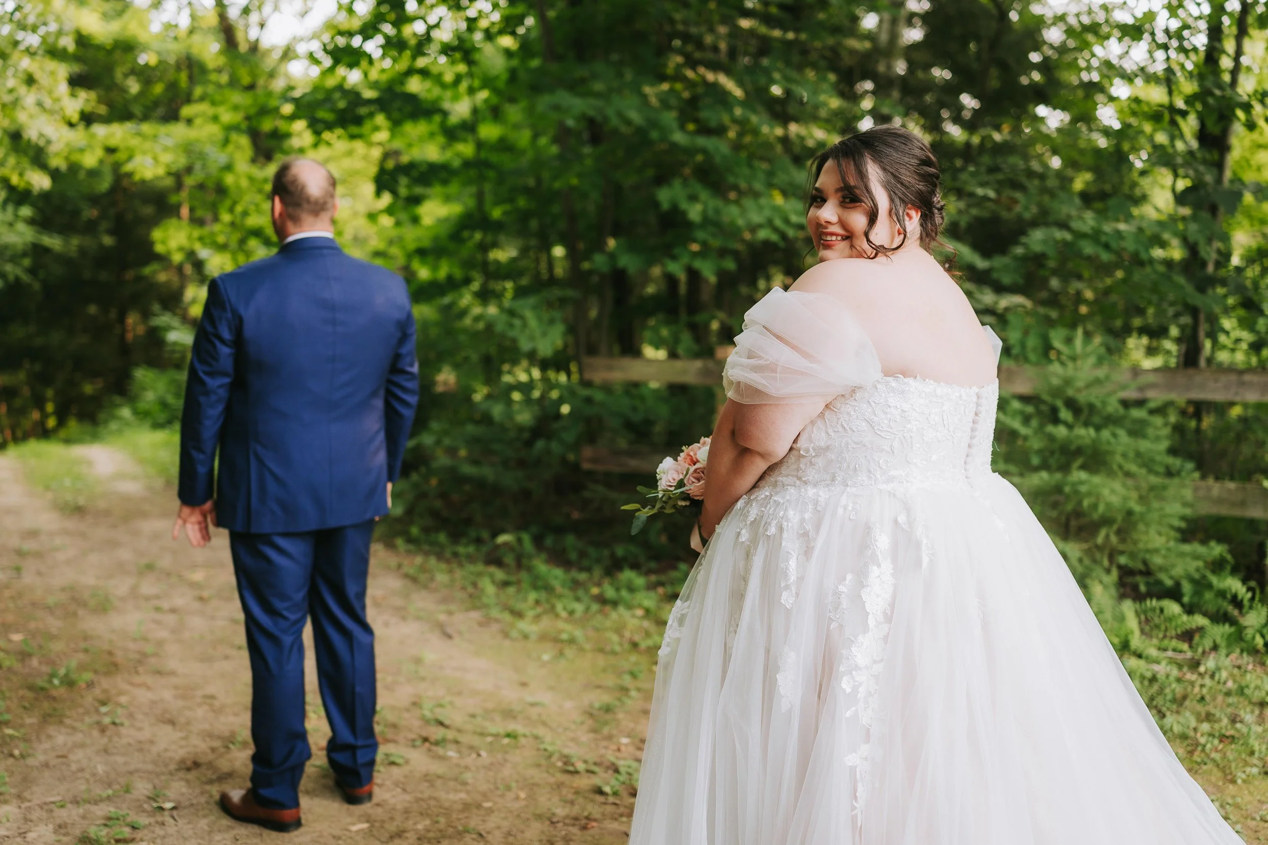 What is a First Look? Do You Need One?/ Qu’est-ce qu’un “first look” ? Est-ce nécessaire ?