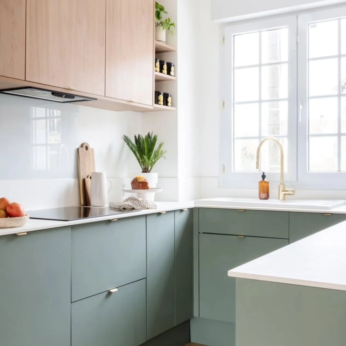 ✨ Une cuisine repens&eacute;e pour une maison &agrave; Colombes ✨

Ici, l&rsquo;objectif &eacute;tait de gagner en luminosit&eacute; et en fonctionnalit&eacute;, tout en apportant une touche douce et contemporaine.

Le vert sauge des fa&ccedil;ades s