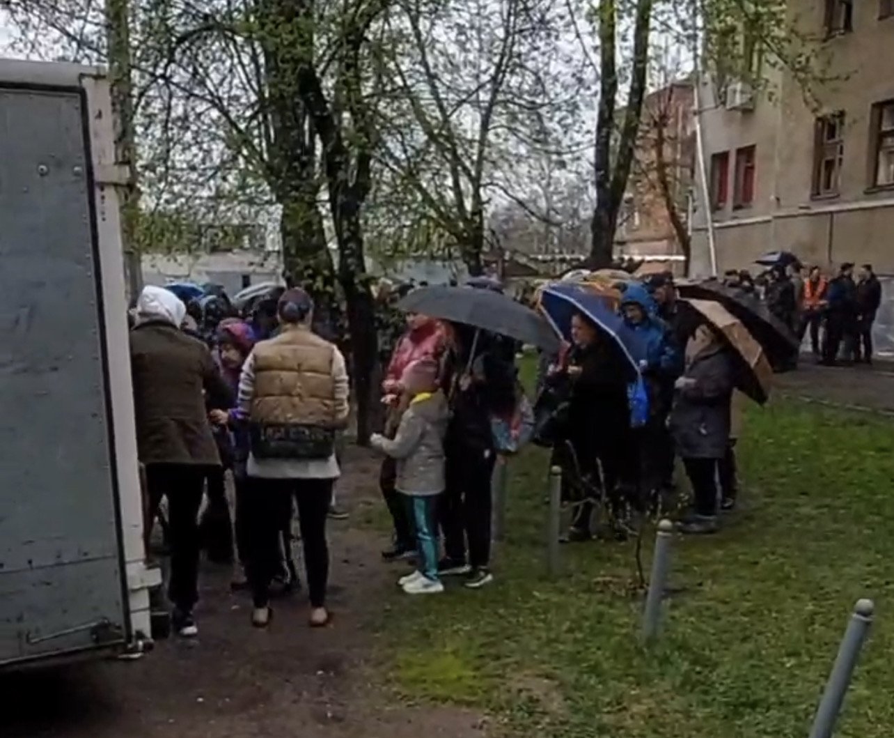 People qued for hours waiting for 1 bag of food - enough to feed family of 4 for 2 days