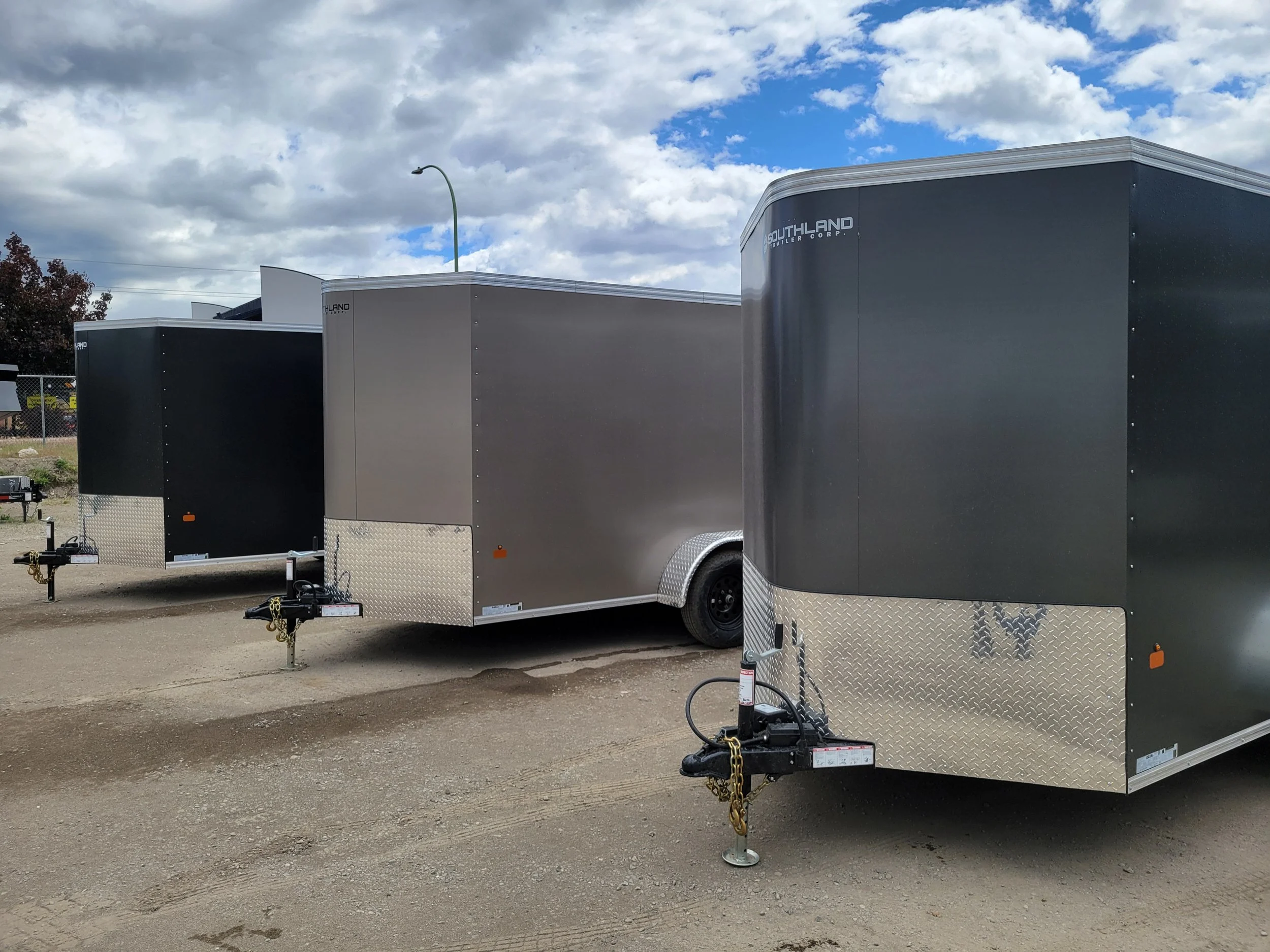 Royal 6′ x 14′ VNose Cargo Trailer (Tandem axle / Barn door / White