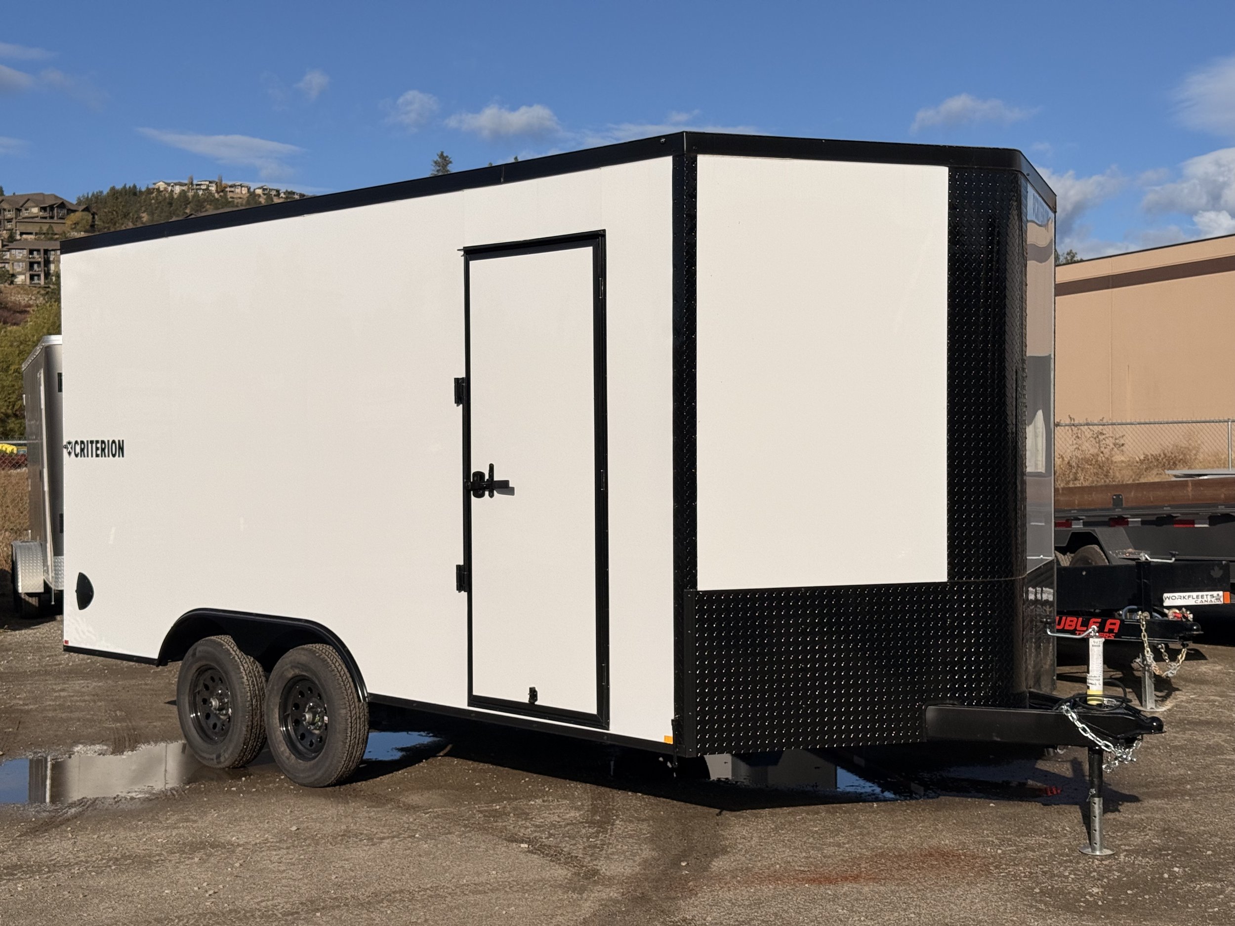 Criterion 8.5`x 16` Plus V Nose Enclosed trailer (Tandem axle / Ramp / White)