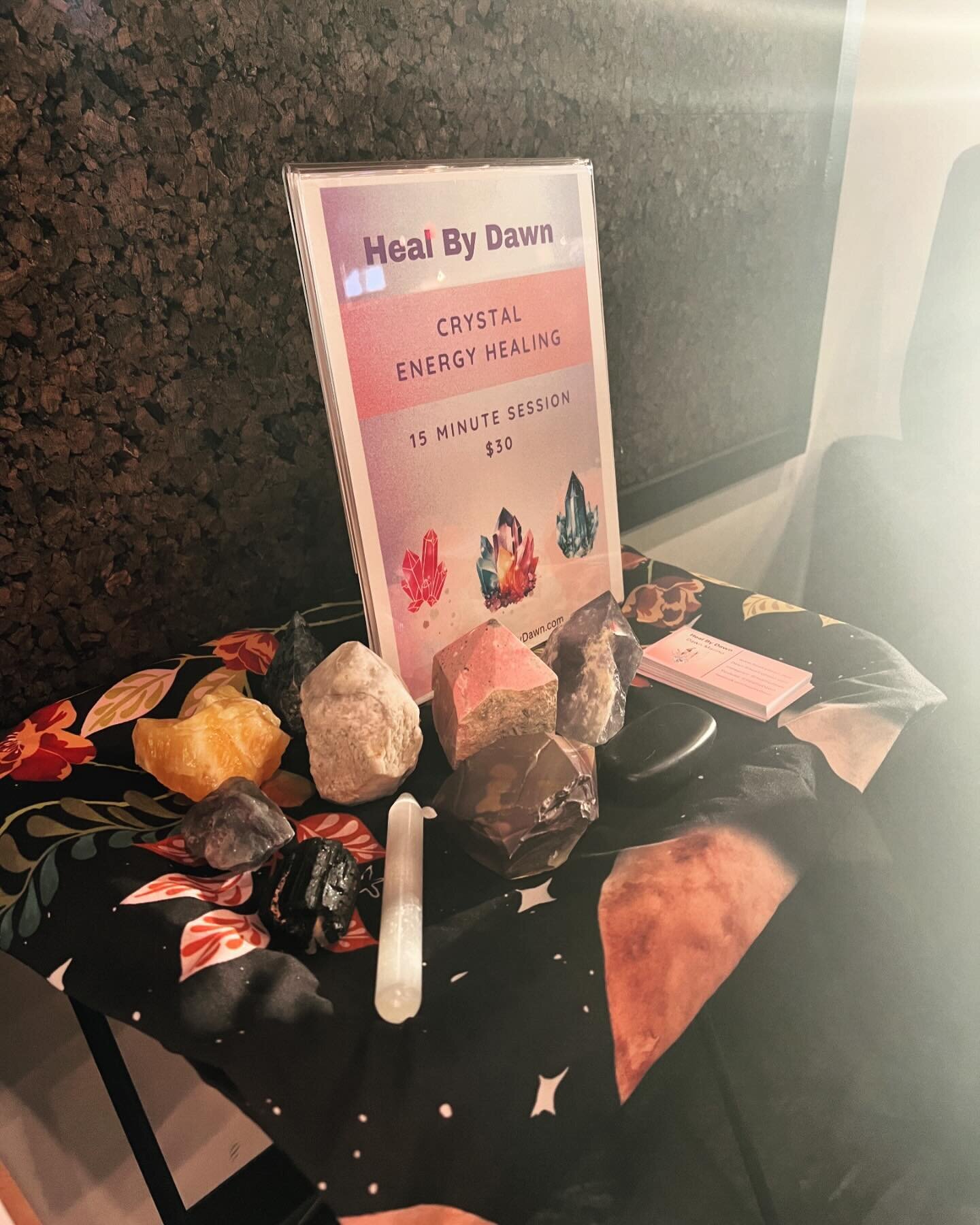 I had a lovely time at the Nature&rsquo;s Reawakening Mystical Market tonight at @thehawleyhub &hellip; thank you to @woodsy_witch_24 for creating this magical event. ⭐️🧚🏻&zwj;♂️🦋

#hawley #hawleypa #crystalhealer #crystalhealing #crystalenergy #e