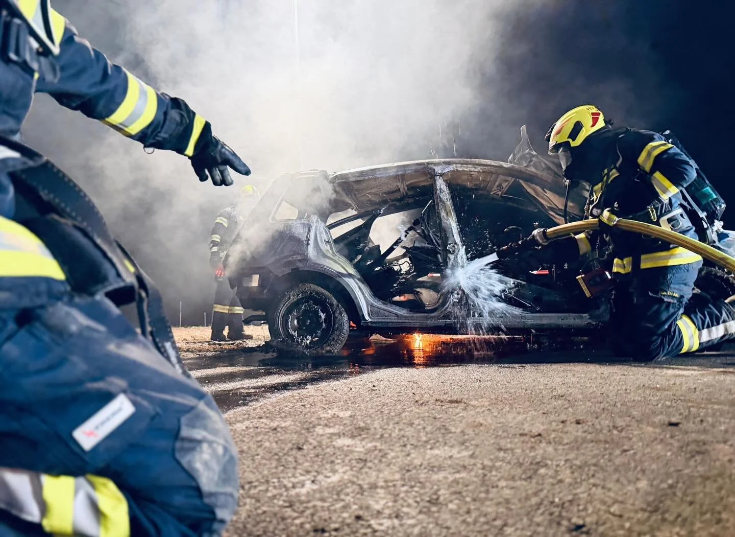 &Uuml;bungsmittwoch: Fahrzeugbrand 🔥🚒

Gestern, 25.03. haben wir einen Fahrzeugbrand unter realistischen Bedingungen ge&uuml;bt &ndash; von der Lageerkundung bis zur Brandbek&auml;mpfung. 🧯💪

Danke an alle f&uuml;r die Teilnahme und starke Teamar