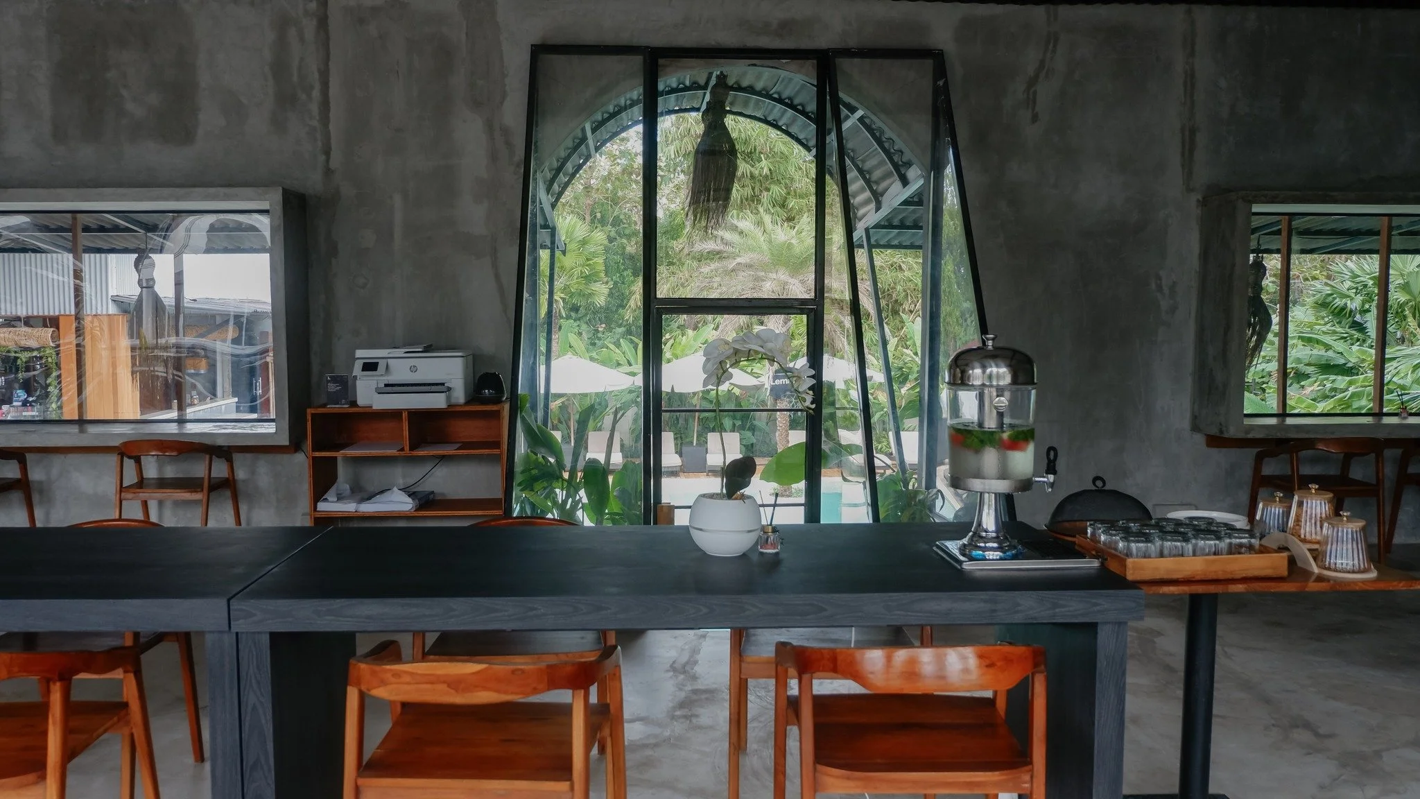 Work made easy: fast WiFi, cozy space, good coffee, and a refreshing pool view. Everything you need, all in one place.
- 100 Mbps Wi-Fi all day
- Free-flow infused water
- Free snacks & fresh fruit
- Free printing
- Free pool access