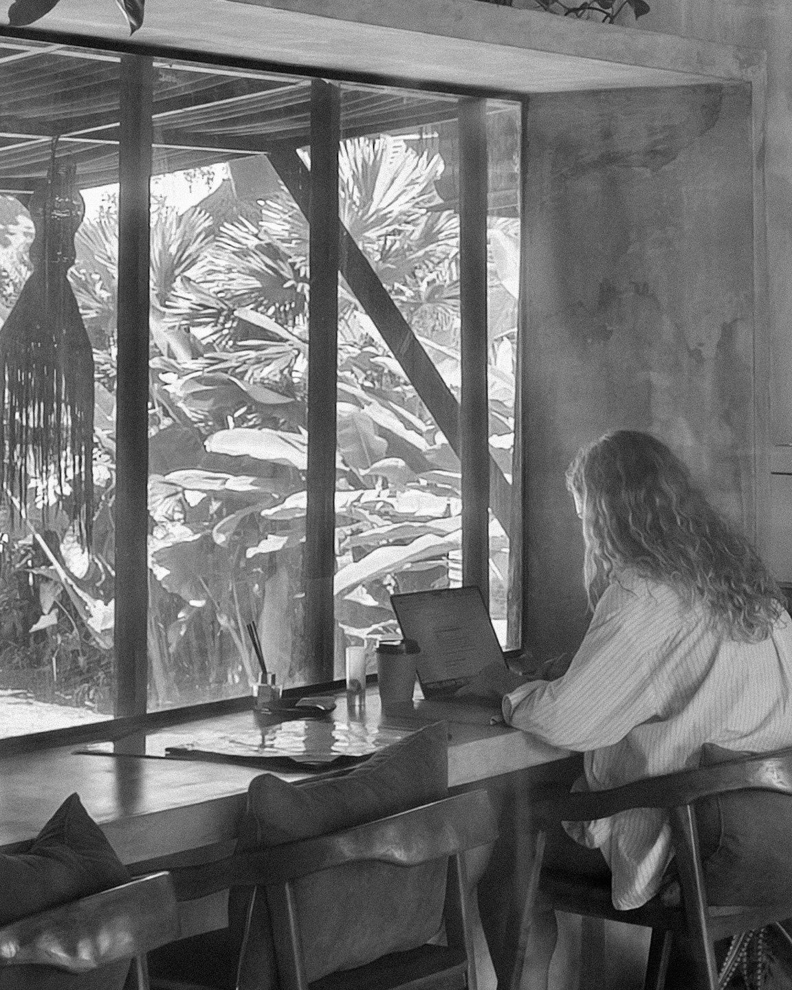 Not your usual coworking spot.
Pool &amp; garden view. New ideas come easier here.