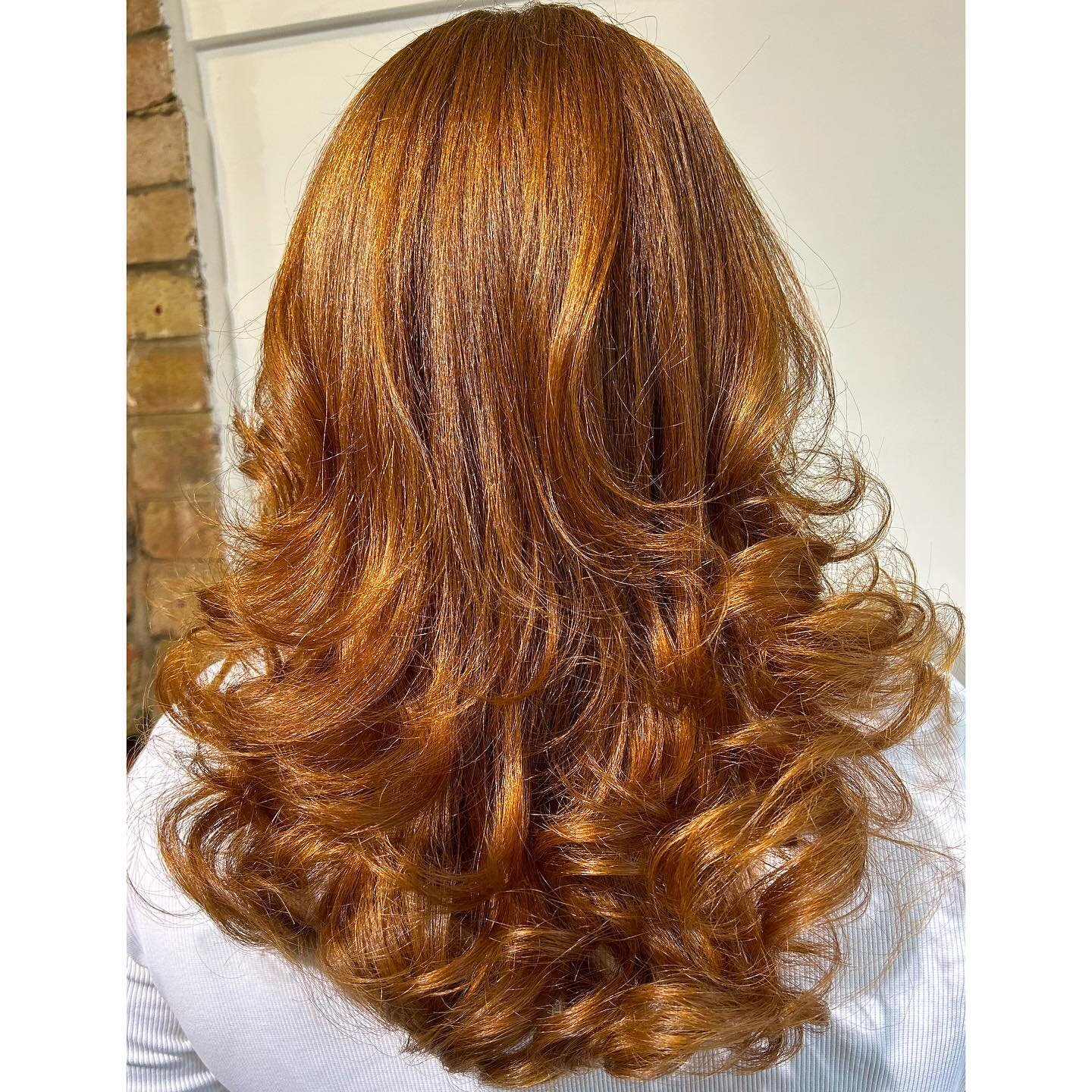 👑🇬🇧Happy coronation day!👑🇬🇧 The most glossy gorgeous bouncy blowdry for the lovely @wellybootbakery ready for the long weekend, have fun all!👑🇬🇧🙌🏻 #hairdresser #hairsalon #newhair #blowdry #lorealsalon #loreal #kerastase #kerastaseclub #lo