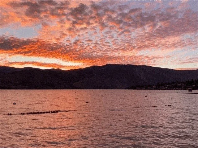 Sun sets Chelan