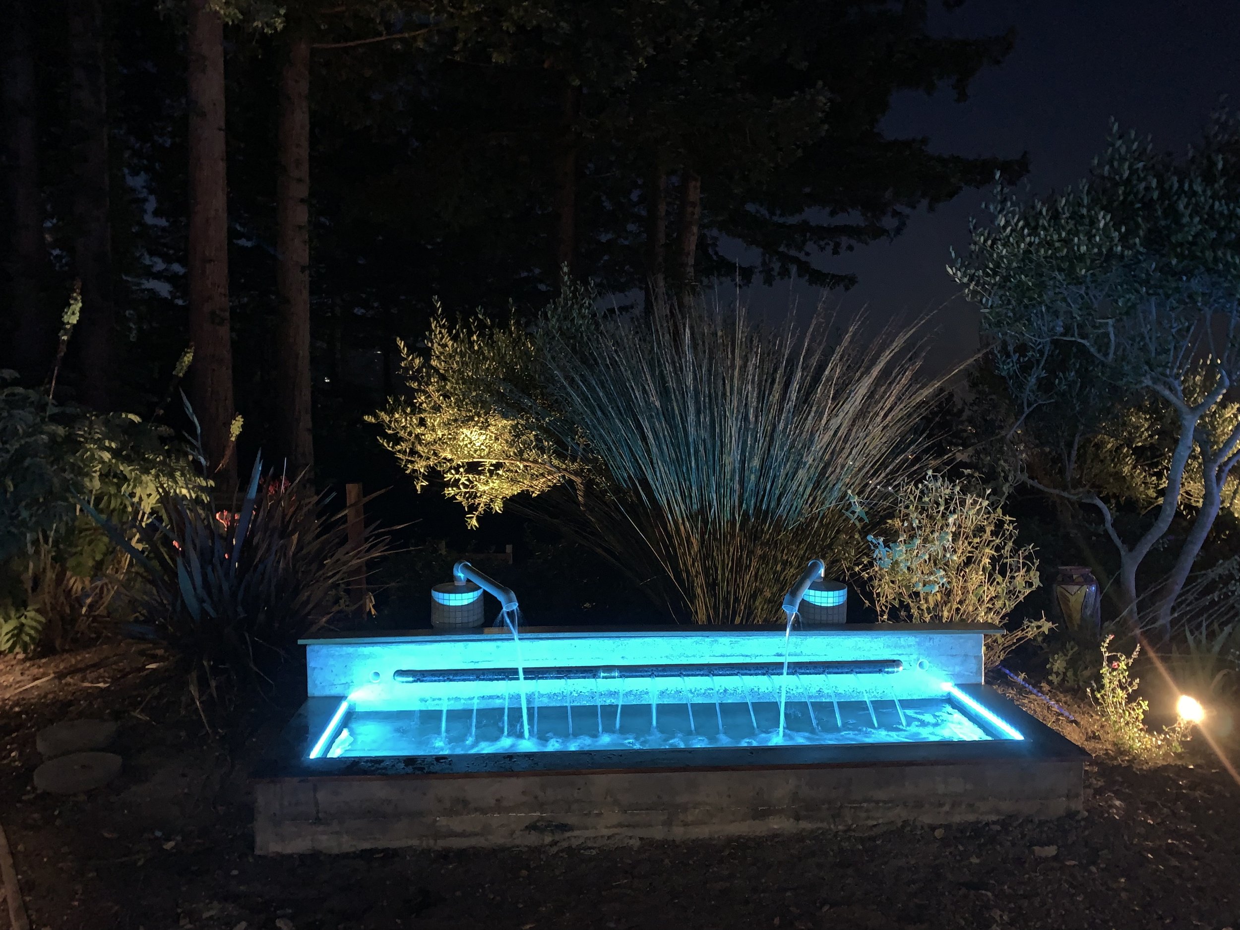 Water feature with adjustable water volume levels, water splash types, and LED lights