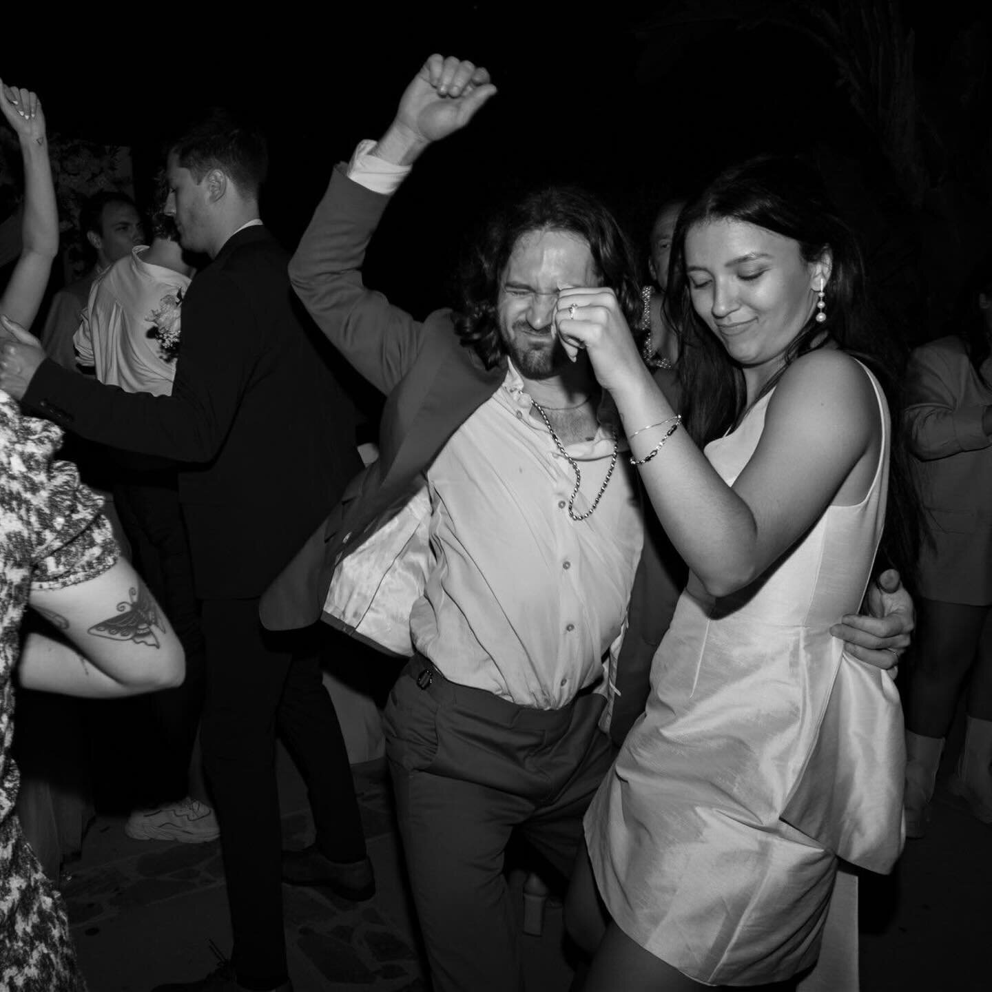 You know it&rsquo;s a good time when the shoes come off and mom and dad never leave the dance floor. 🪩👏🏻 Gaby and Taylor sure do know how to throw an epic party 😍