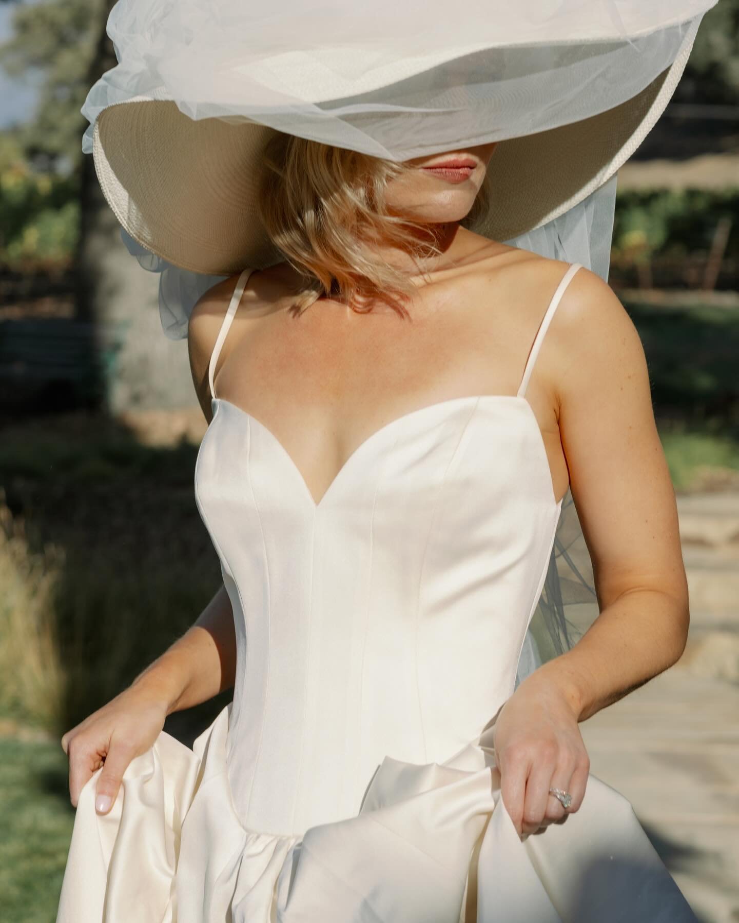 Will honestly never be over this bridal hat moment Lauren rocked. It&rsquo;s giving Meredith Blake am I right?

Also, to any brides looking for a venue that&rsquo;s private and absolutely stunning in the Santa Ynez area, @latarantella_gfv is 👩🏼&zwj