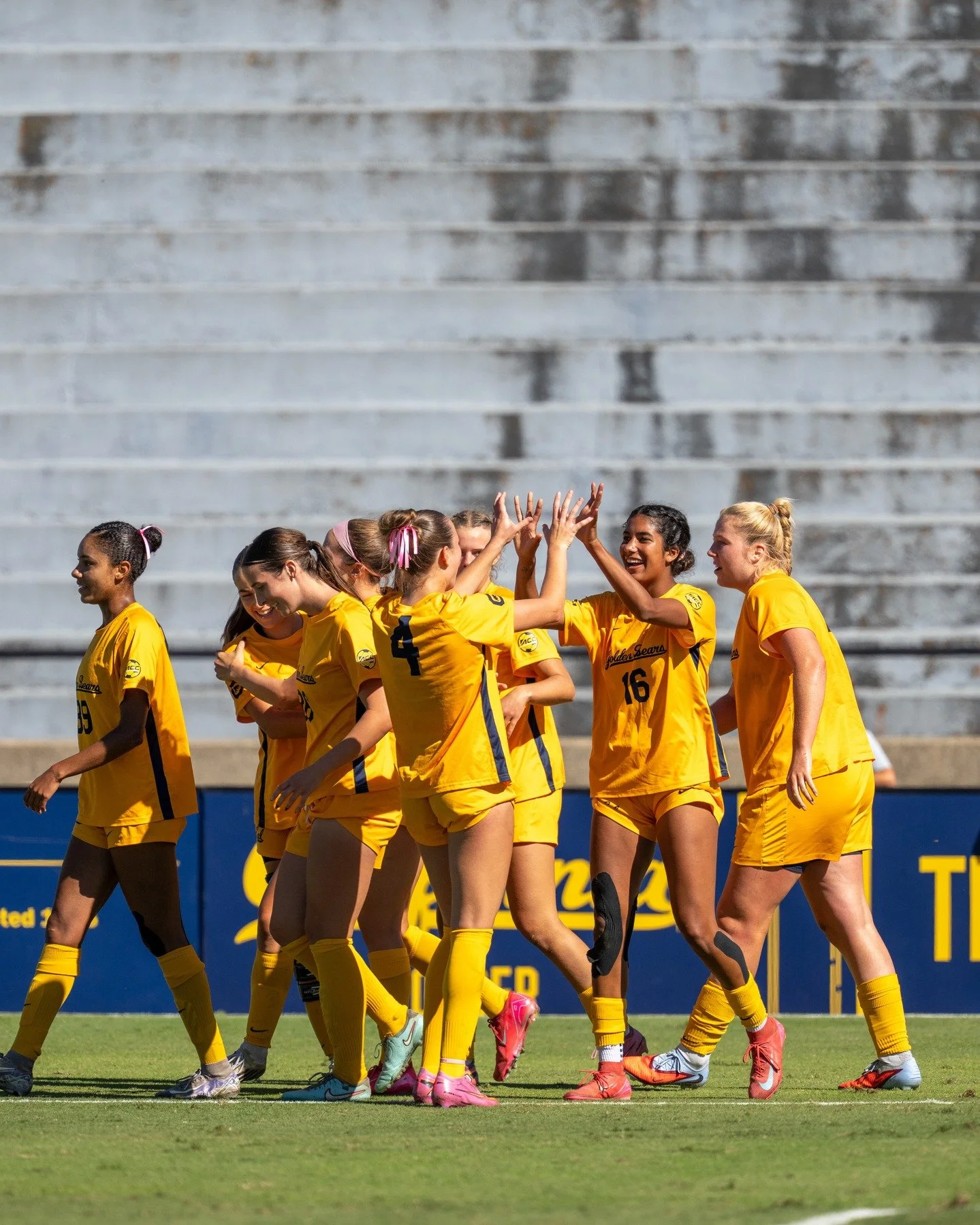 Some photos from @calwsoc vs @hokieswsoccer last weekend. Hard defensive stand from both sides. In the end, @soleildimry snuck a goal in for the win.

Shot for @calwsoc / @klcfotos 

Notes to self:
- Keep moving and repositioning.
- Keep both eyes op