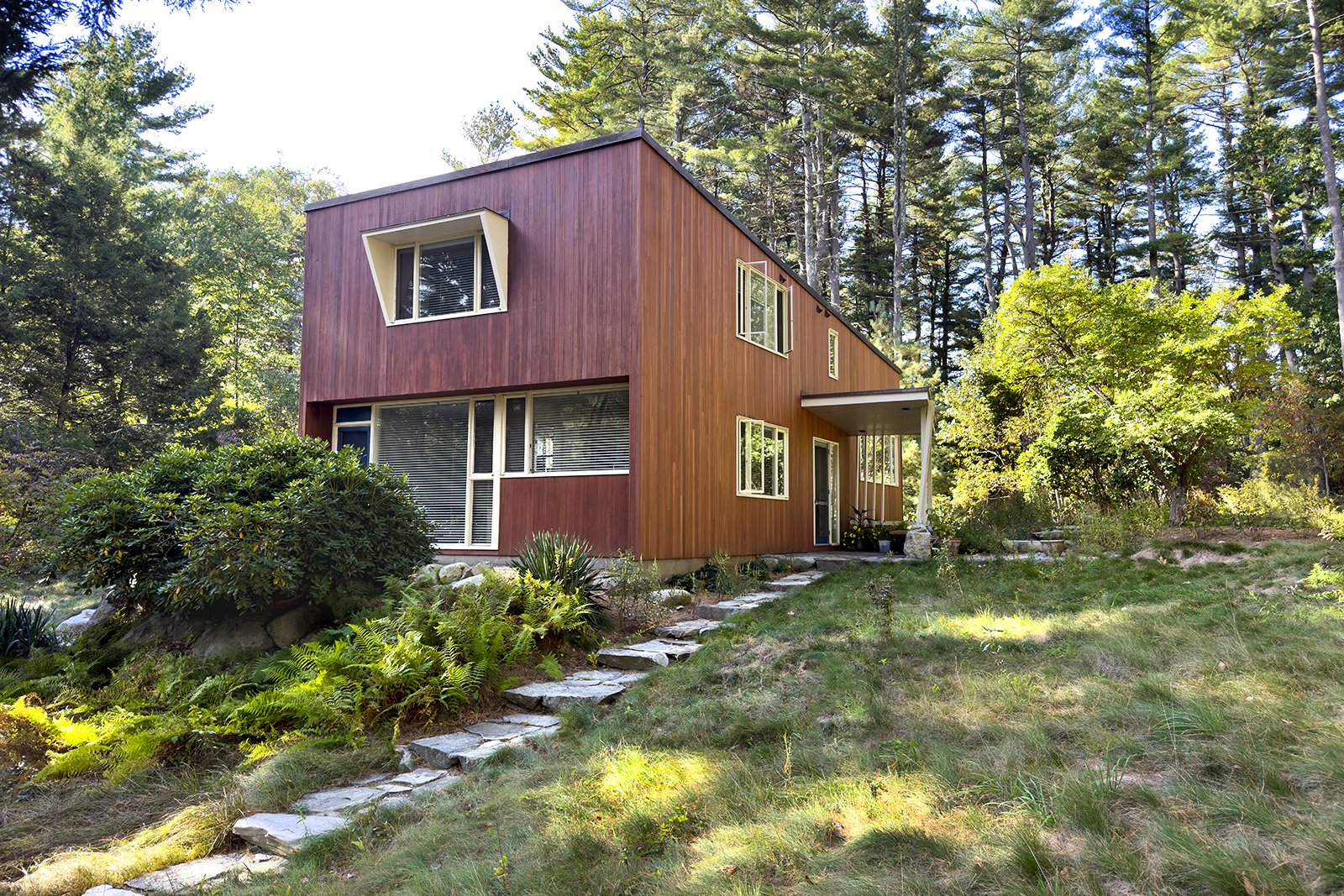 A Modernist Home Lives to Tell