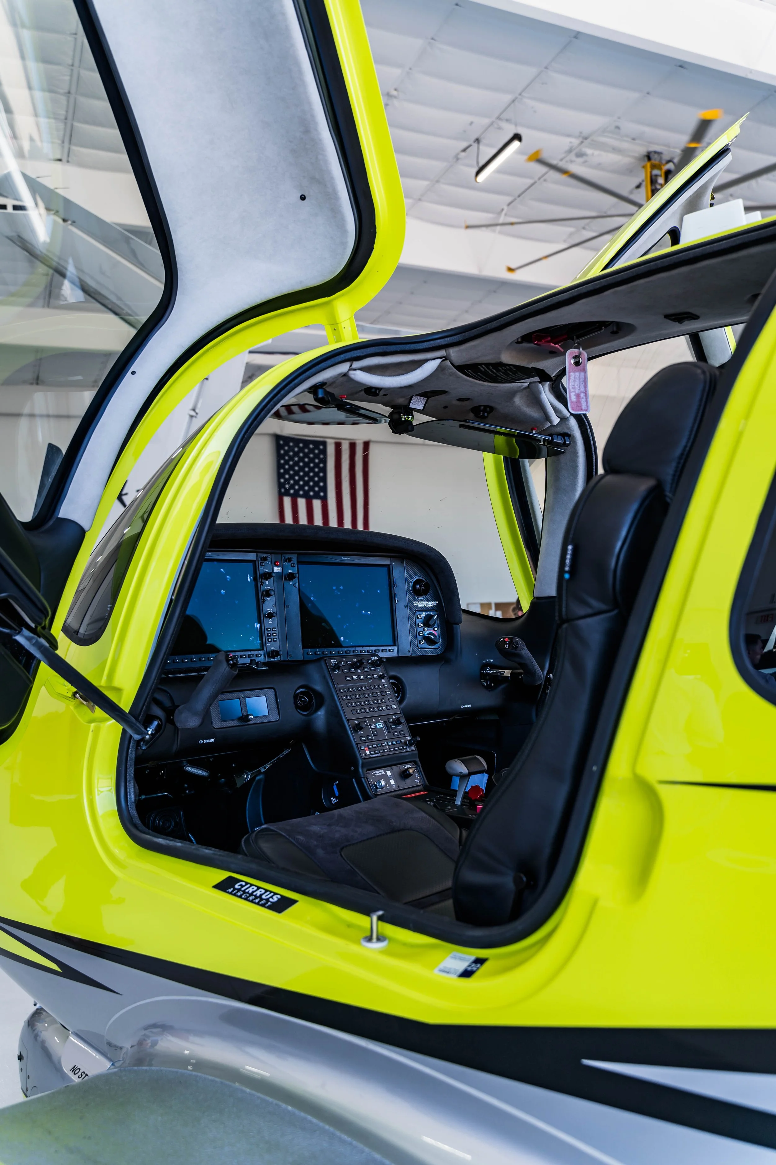 Cockpit with flag 73A00317.jpg