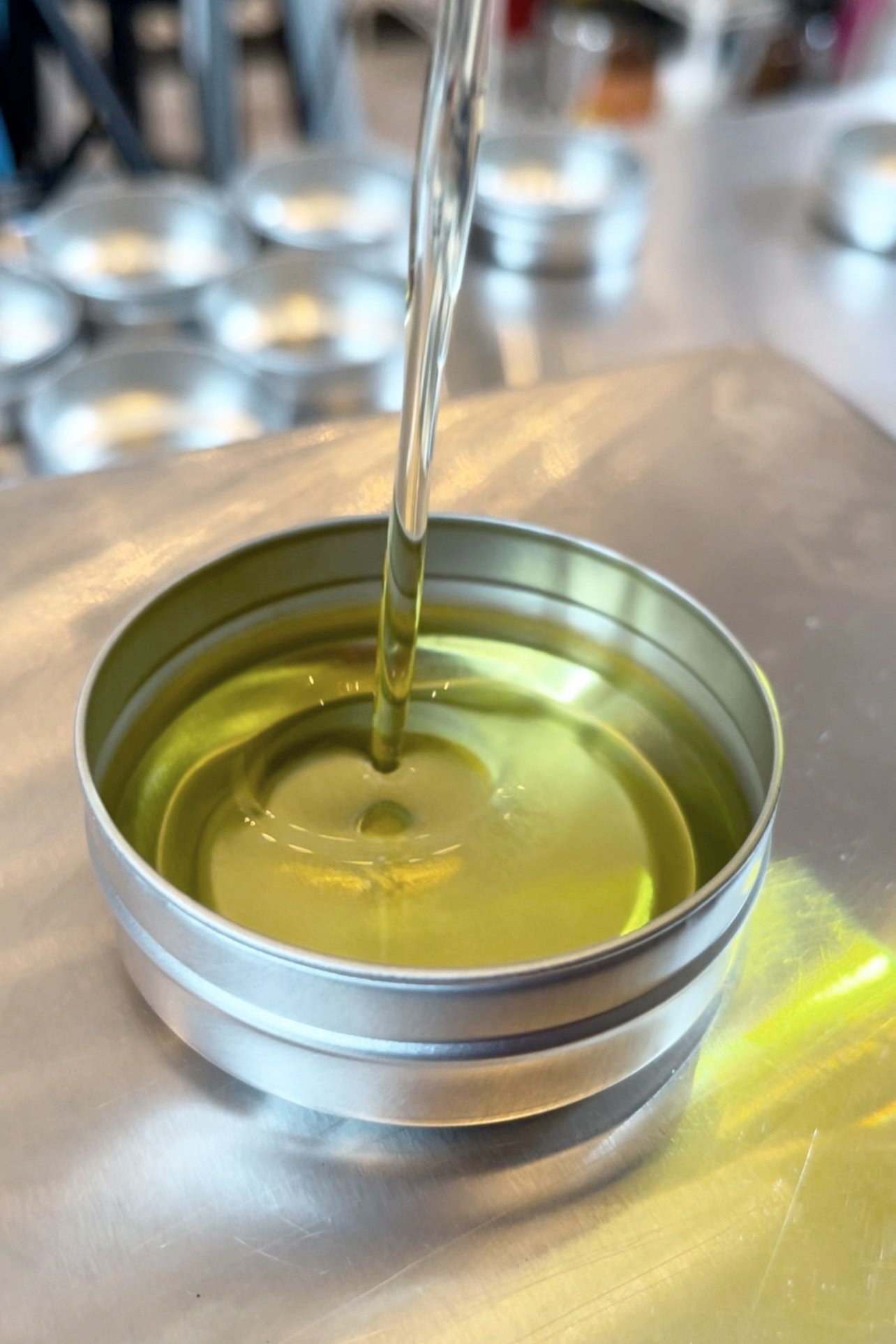 balm_tin_pour.jpg