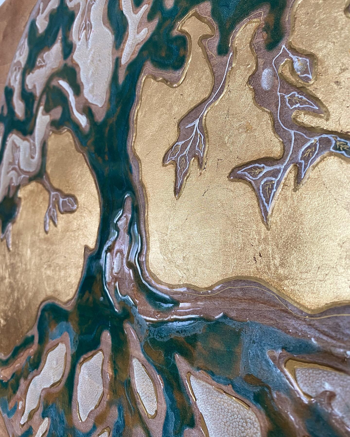 Up dating my photo library today and realized I didn&rsquo;t have any good photos of this painting. So I had to remedy that. #treeoflife #tree #treeoflifeart #resinart #goldleafart #thisistheway #wallart #resinartist #resinartwork #treepainting #tree