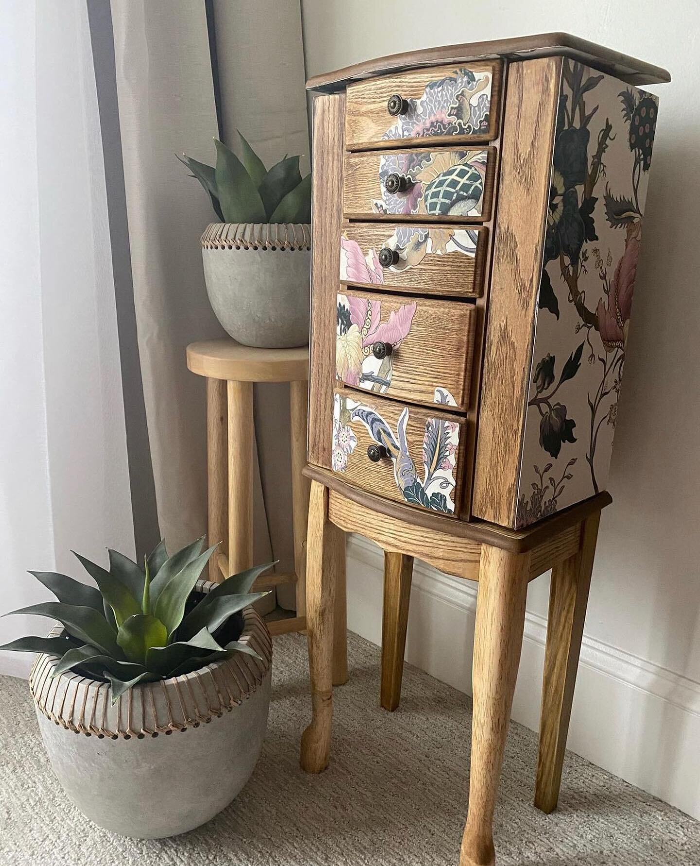 Grandma&rsquo;s old jewelry stand almost went to the DI last year, before I got the idea to overhaul her. Glad I hung on a little longer #redo #overhaul #furnituremakeover #glowup #furnitureglowup #forthehome #interiordesign #furnitureflip #decor #in