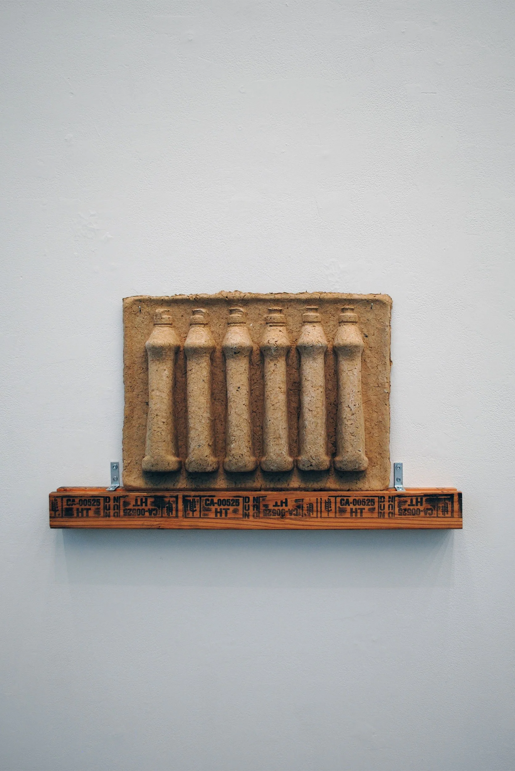 𝘿𝙞𝙨𝙝 𝙨𝙤𝙖𝙥 𝙗𝙤𝙩𝙩𝙡𝙚𝙨 𝙗𝙖𝙨-𝙧𝙚𝙡𝙞𝙚𝙛 𝙘𝙖𝙨𝙩𝙞𝙣𝙜 (2024) | Cardboard pulp, starch, and mini-plastics.