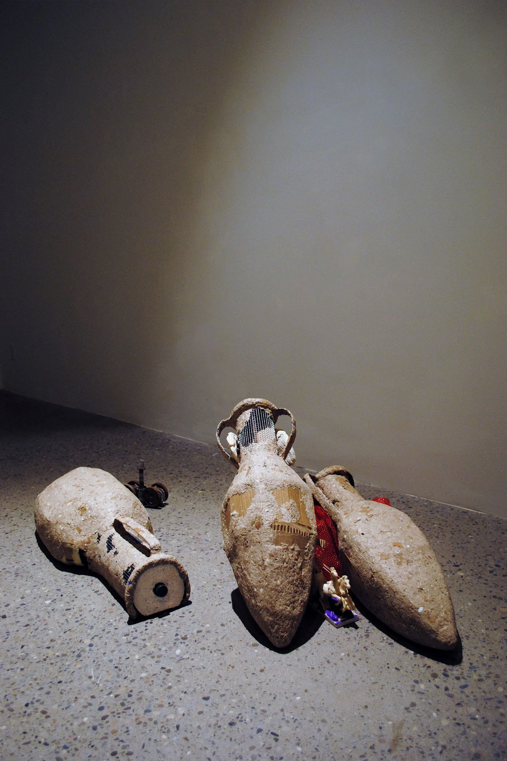 𝗖𝗿𝗶𝘁𝗶𝗾𝘂𝗲 𝗩𝗜𝗜𝗜 (November 2025) | work in progress: Amphoras, found objects, and second hand sculptures.