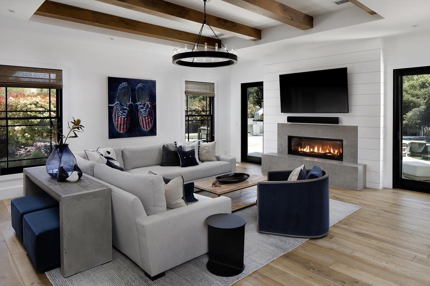 This modern living room seamlessly blends sleek design with inviting comfort, creating a space where style meets relaxation.

#chelseacourtdesigns #interiordesign #modernarchitecture #livingroom