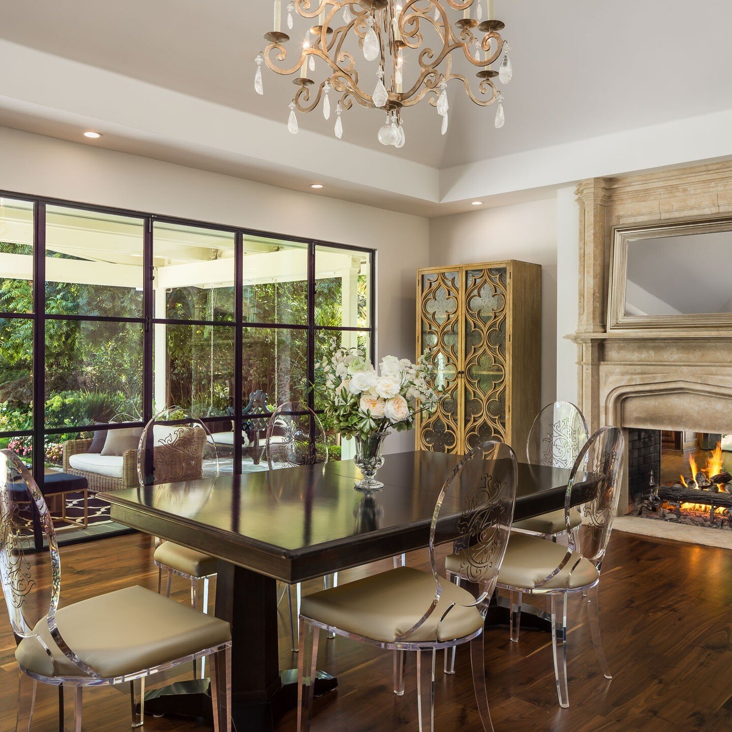 Transforming spaces into stories, this dining room is a symphony of style and comfort.

 

#chelseacourtdesigns #interiordesign #classicmodern #dining room