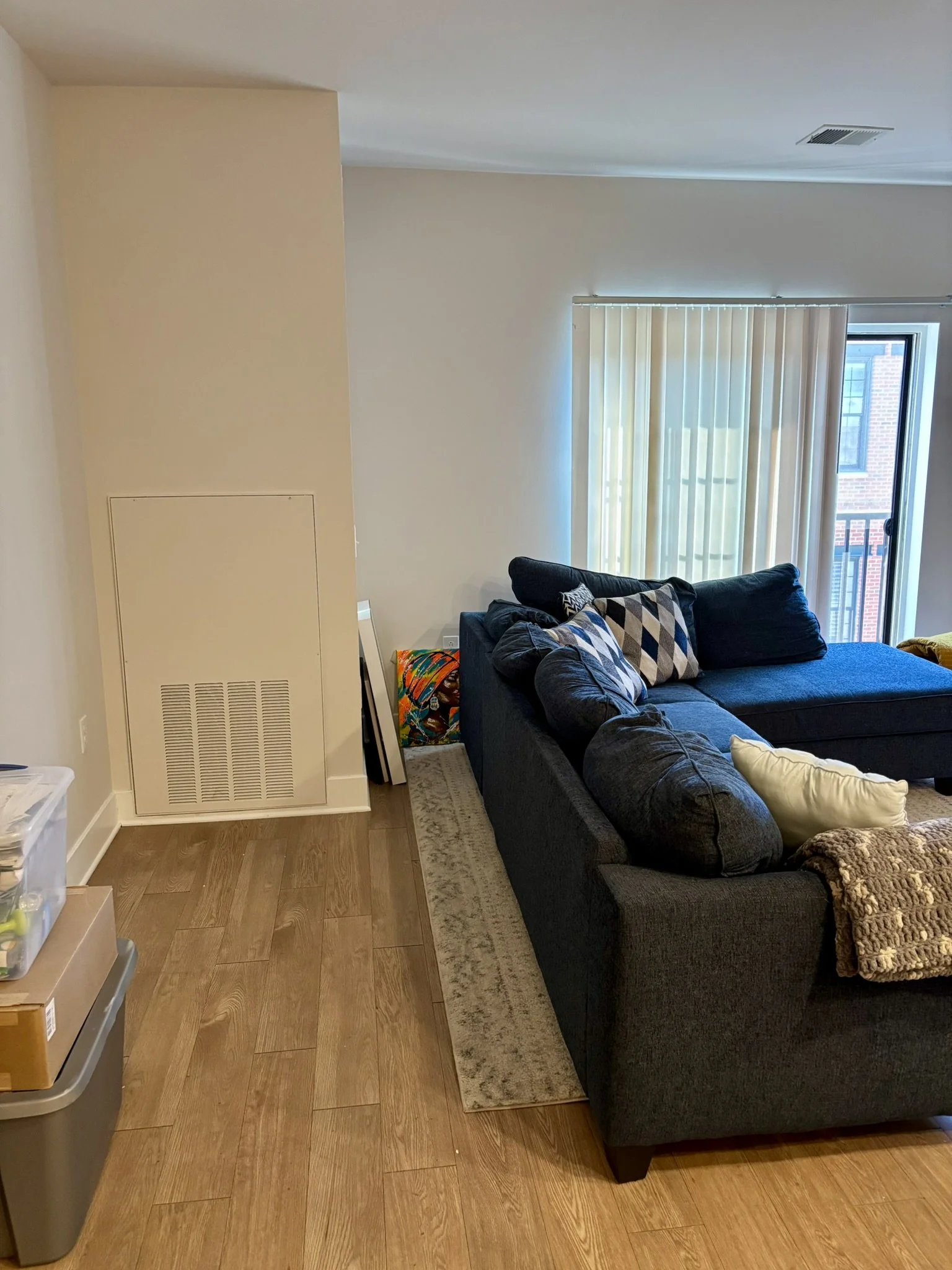 Living Room (4).JPEG