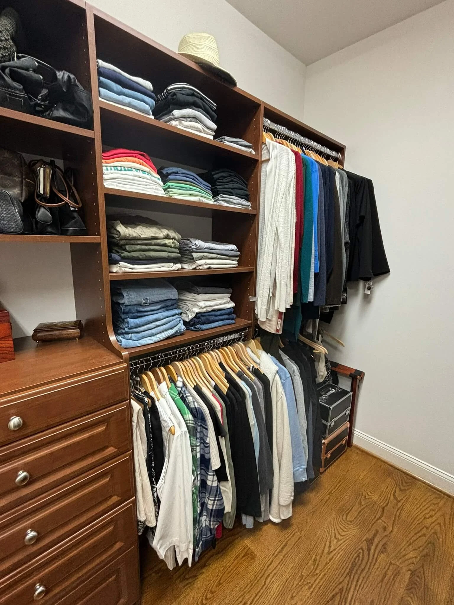 Walk-In Closet (3).JPEG