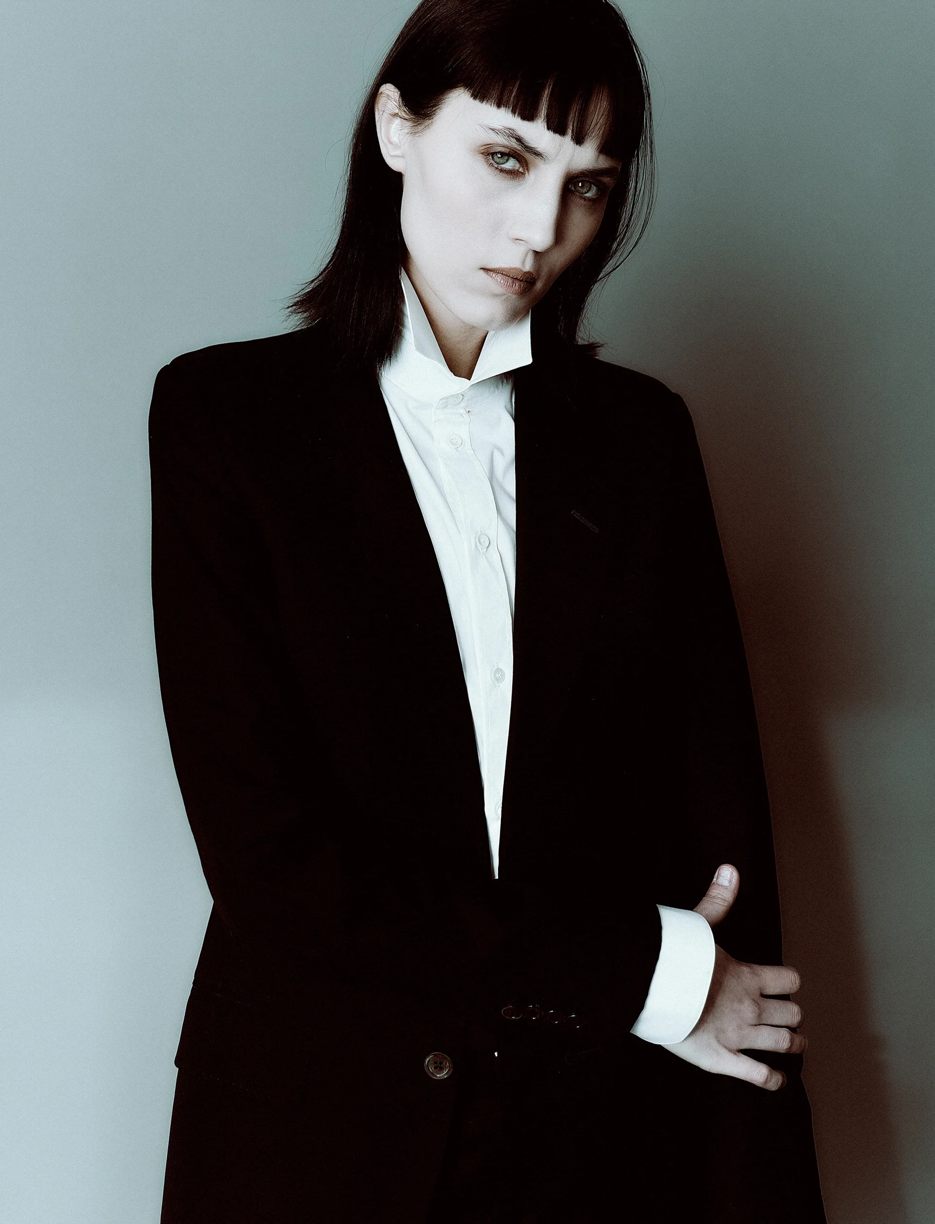 REVS magazine :: A story by photographer Yu Mengci @yumengci portraying Cara @alwaysbecara with New York Model Management @newyorkmodels. Cara styled herself, with makeup and hair by Coco Zhu @cocozhumakeup.

SUIT, AMANI. SHIRT, DOLCE GABANNA. 


Yu 