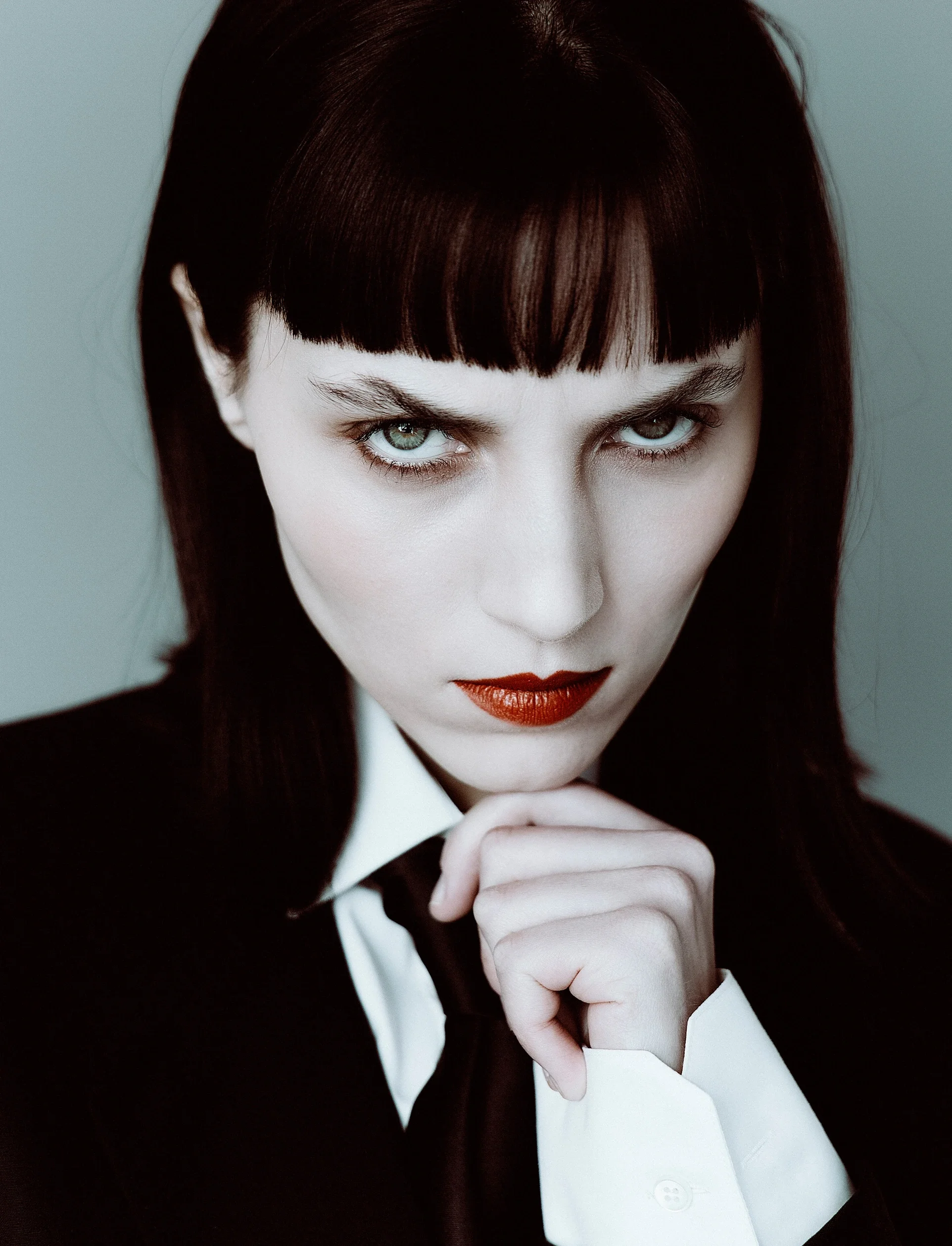 REVS magazine :: A story by photographer Yu Mengci @yumengci portraying Cara @alwaysbecara with New York Model Management @newyorkmodels. Cara styled herself, with makeup and hair by Coco Zhu @cocozhumakeup.

SUIT, AMANI. SHIRT, DOLCE GABANNA. 


Yu 