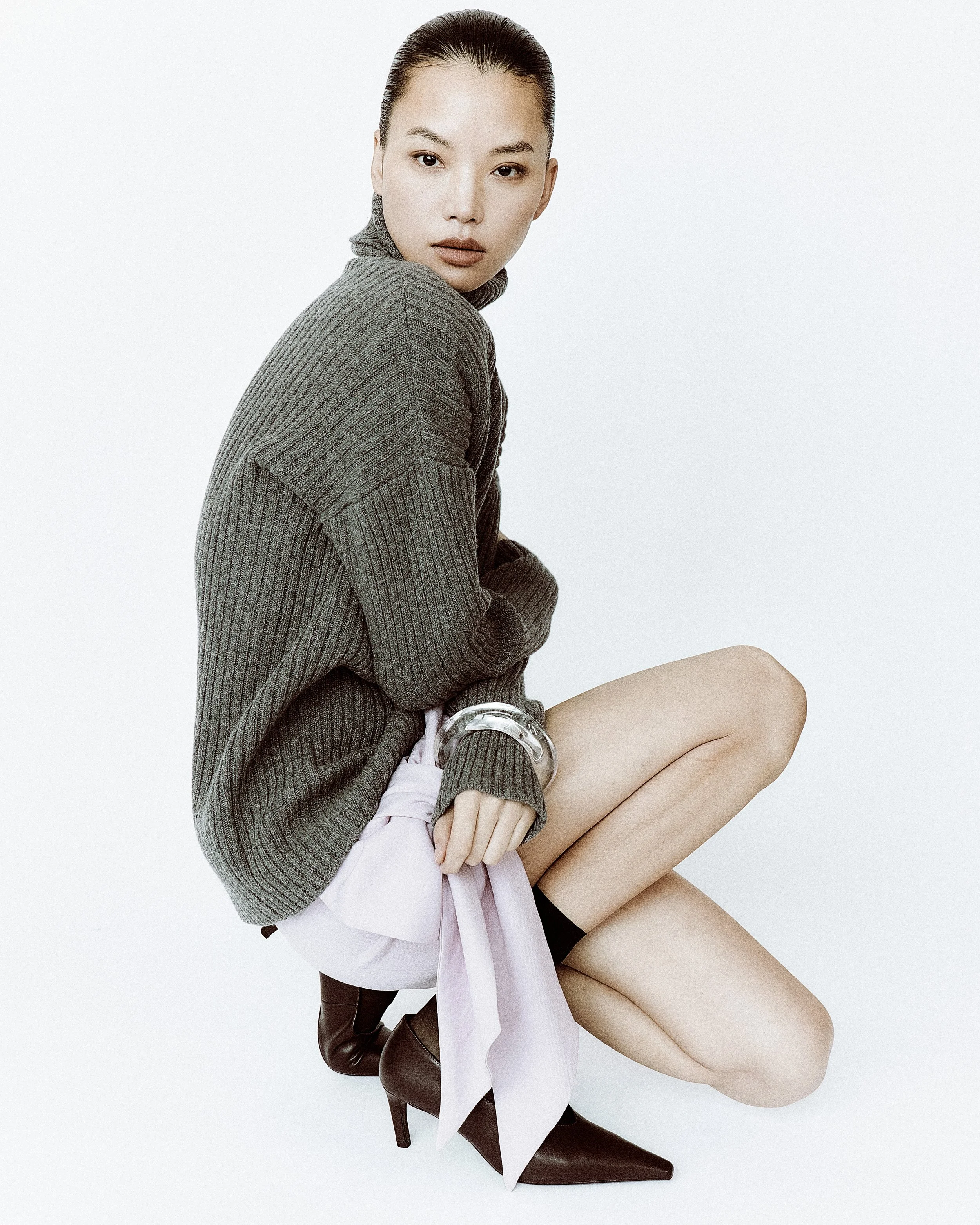 DSCENE STYLE STORIES: Soft Armor by Yu Mengci

Bra: ALO, Shorts: Contessa Mills, Faux Fur Coat: The Frankie Shop, Heels: Studio Amelia, Earrings: Alexis Bittar

Yu Mengci captures Xue Huizi

Editorial: Soft Armor  

Editor: Jana Kostic Photographer &