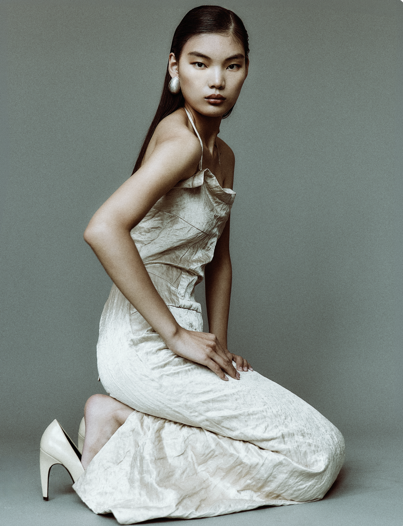 Photographer: Yu Mengci
Styling: Julia Golden (Honey Artists)
Model: Xiaorui Li at The Industry
Hair: Chika (De Facto)
Makeup: Seiya Iibuchi (L’Atelier)
Casting: Ryan Hackal
Styling Assistant: Macy Harmon



Titled “The Great Attractor,” the latest D