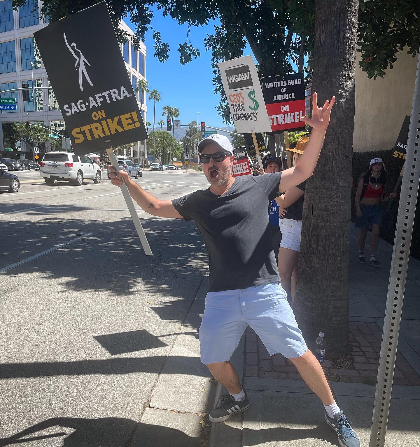 History will show who is on the right side here, and I promise you it ain&rsquo;t the AMPTP. Let&rsquo;s rock n&rsquo; roll, baby 👊

#sagaftra #wga #unionstrong #strike #letsgo #nevergiveup #aiisnotart
