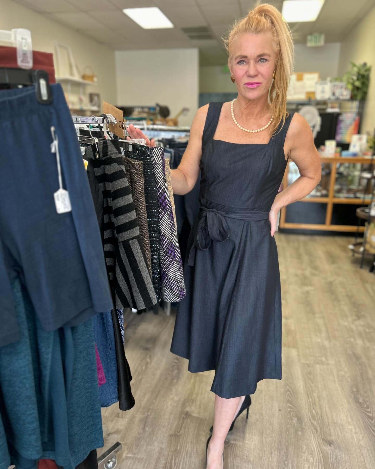 We just 💙 this gorgeous metallic navy dress currently for sale at our shop modeled by the beautiful @heartbeatdance1! Check out some of her local dance classes! 💃🏽🕺🏿

💙 Calvin Klein dark metallic navy sleeveless dress, size 8 - $34.50
💙 Vintag