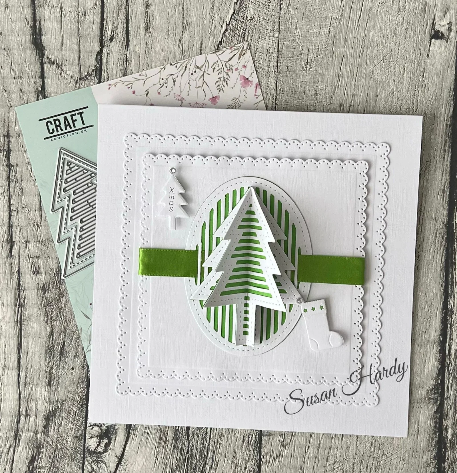 Scallopstack Square Frames