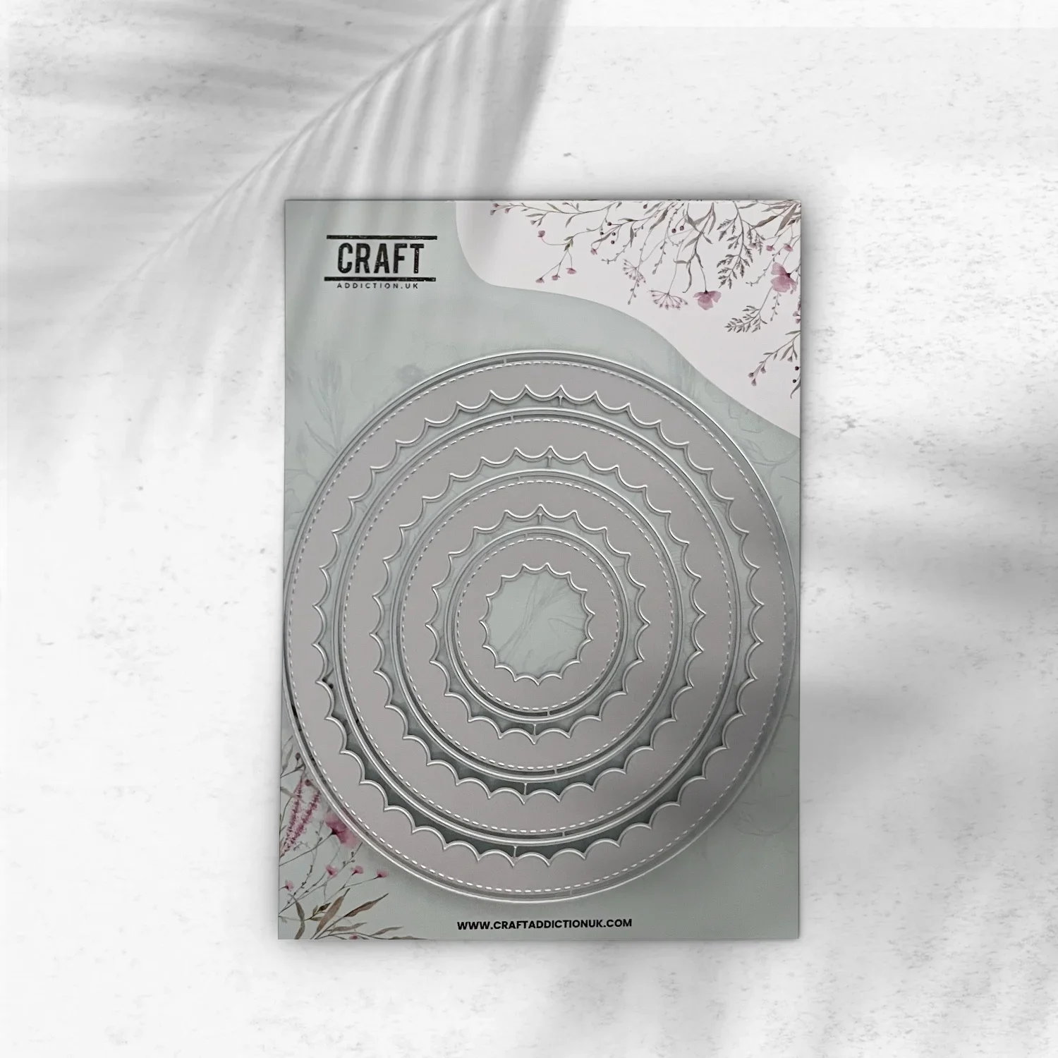 Luxe Circle Inverted Scallop Frames