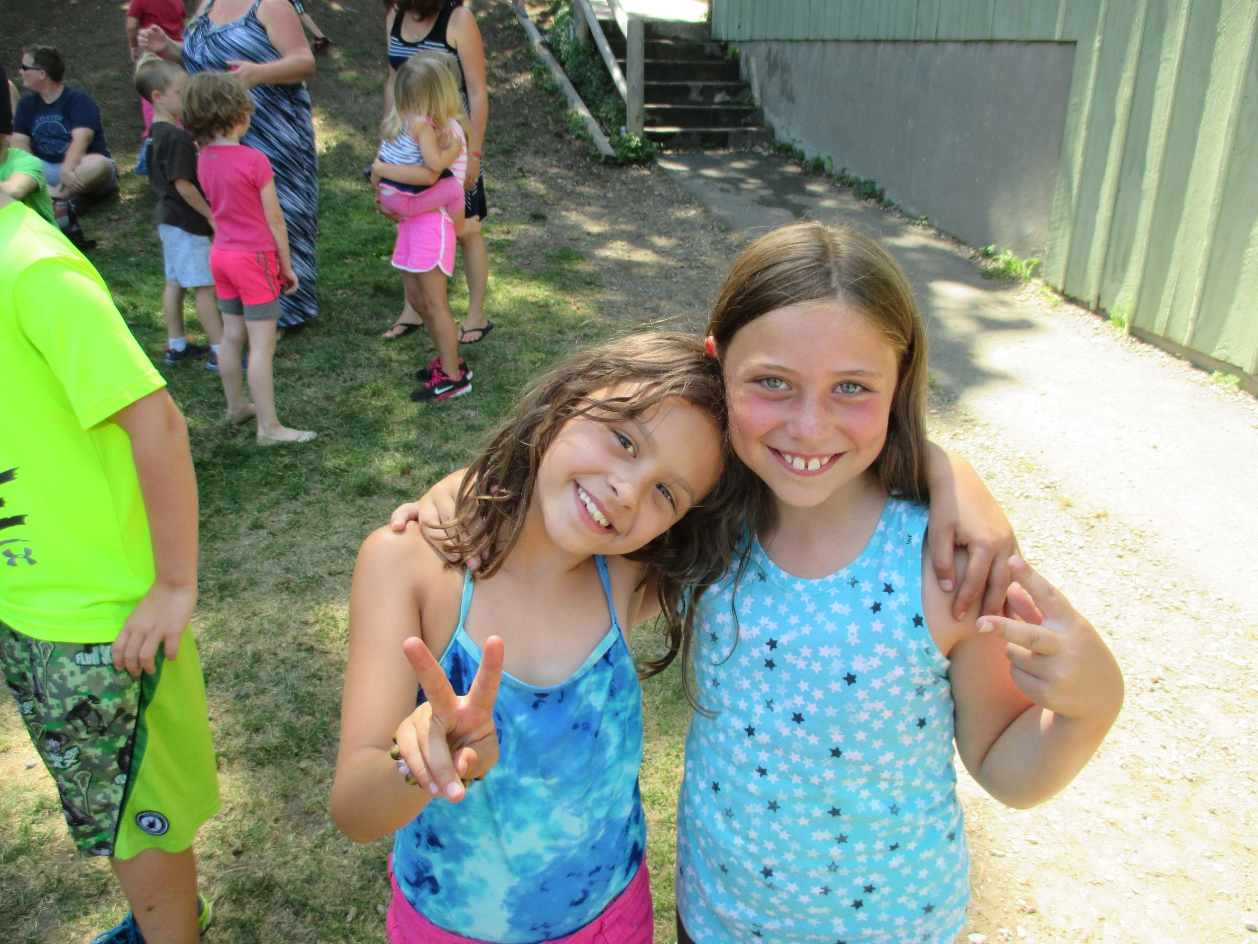 Girls peace sign.JPG
