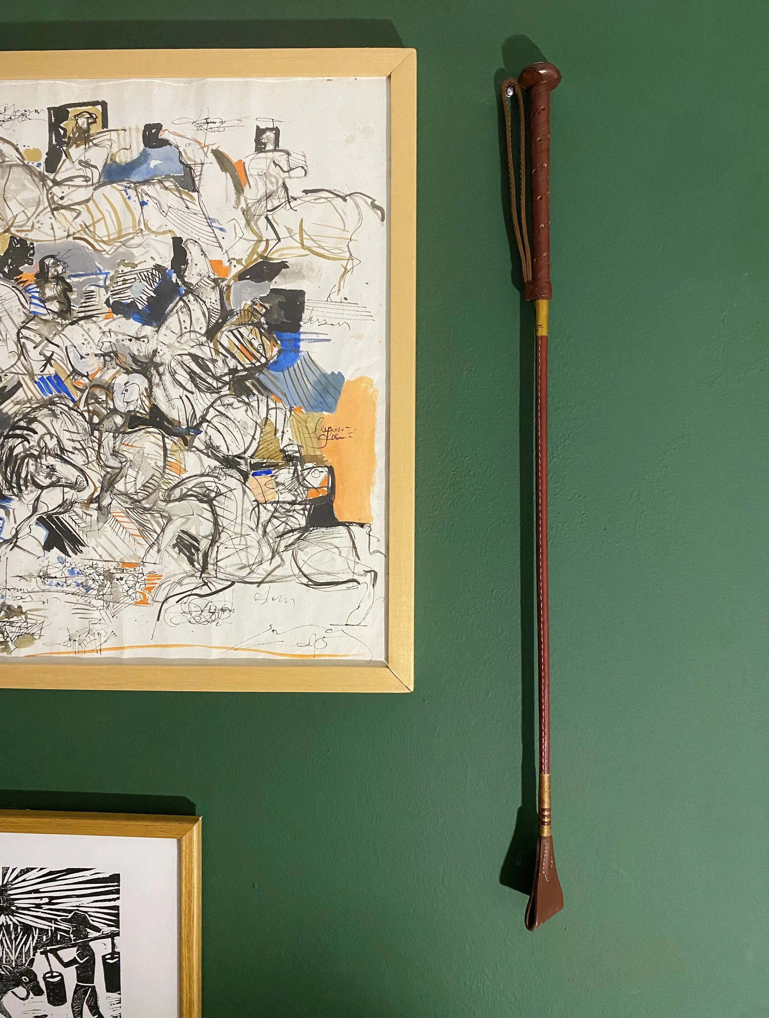 Chicote insinuando fetiches, kink ou bdsm.