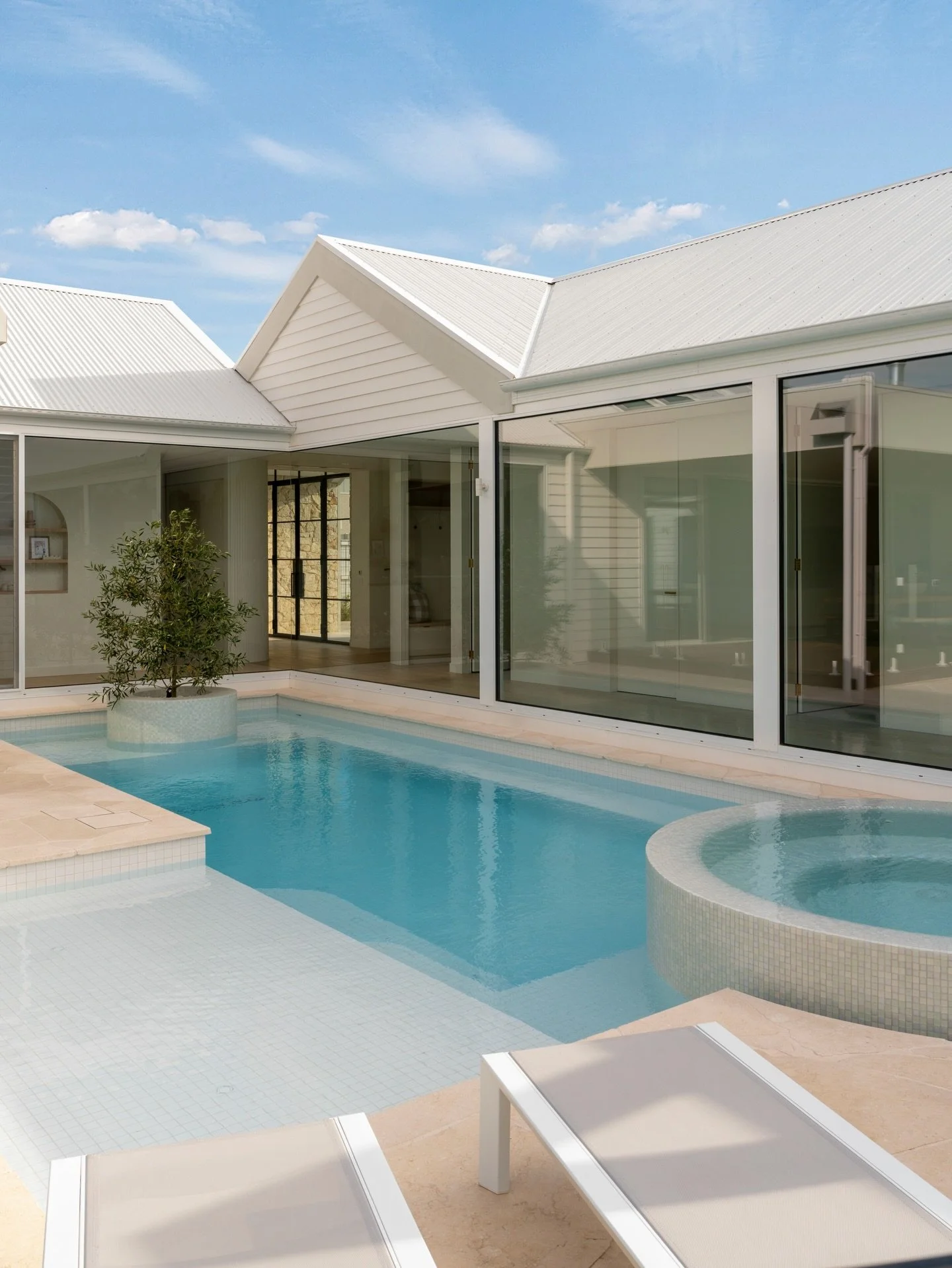 Woodhaven was always meant to feel like an escape - a place where every day feels like a holiday in your own private paradise ☀️

Safe to say, the team absolutely delivered 👌🏼 
From the initial vision by @seyfferdesigns through to the seamless exec